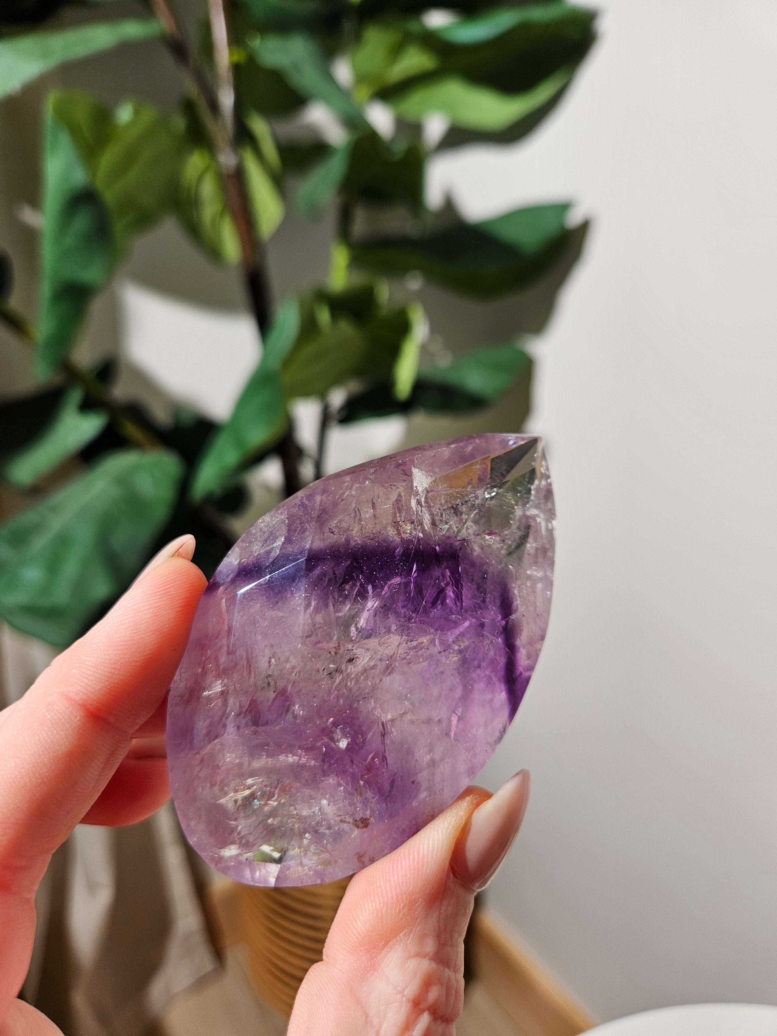Amethyst Faceted 011