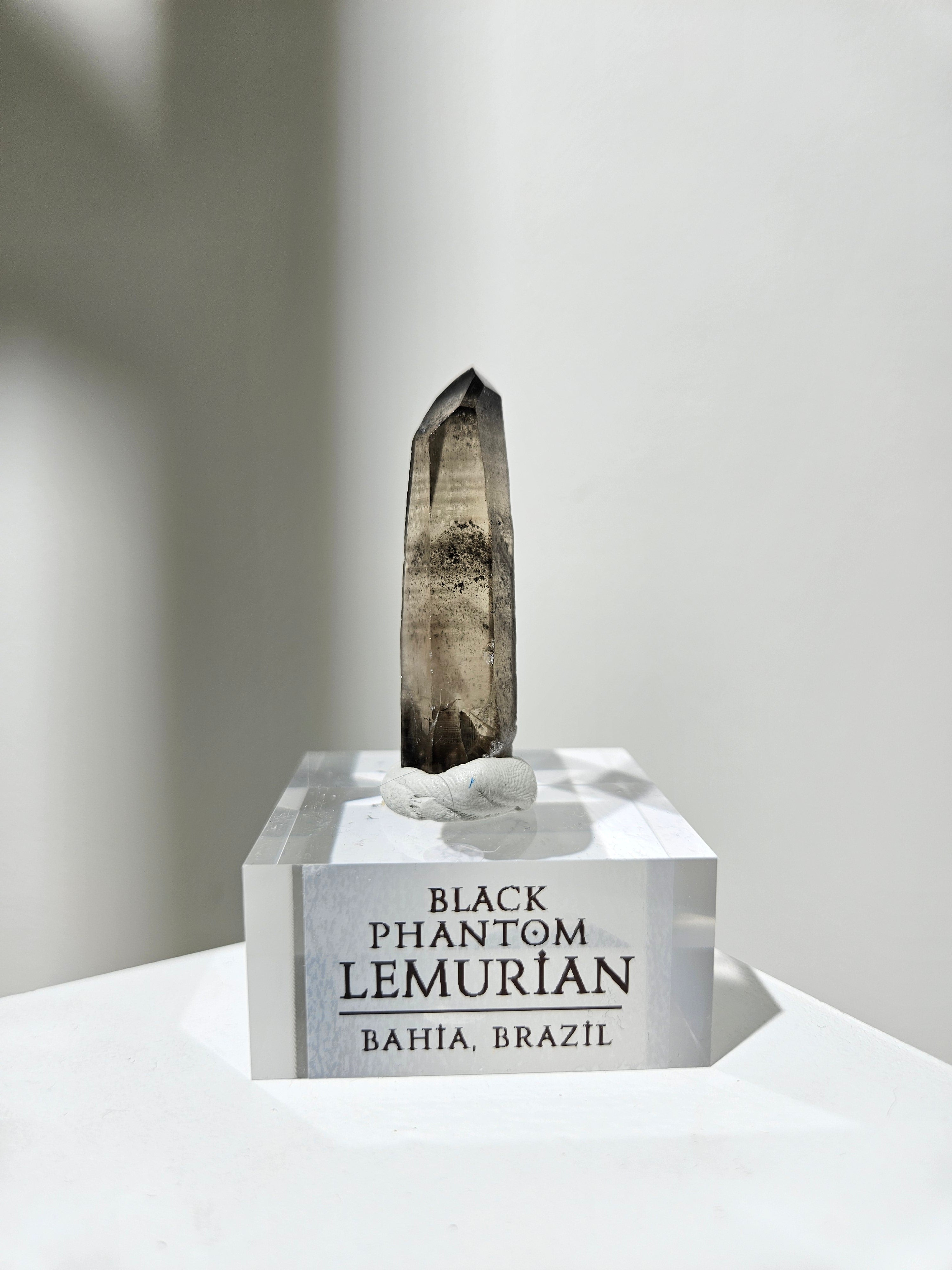 Black Phantom Quartz 016