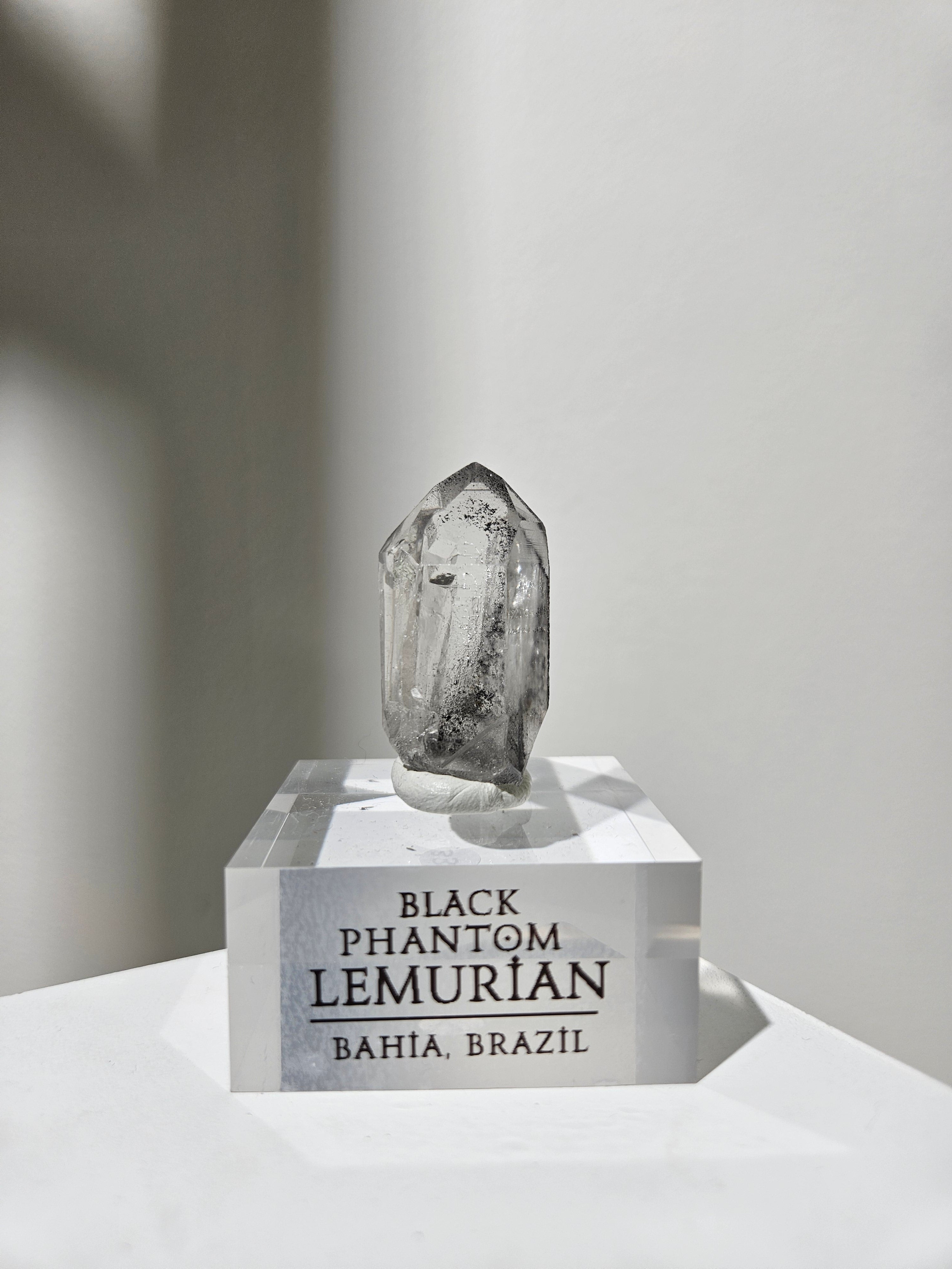 Black Phantom Quartz 017