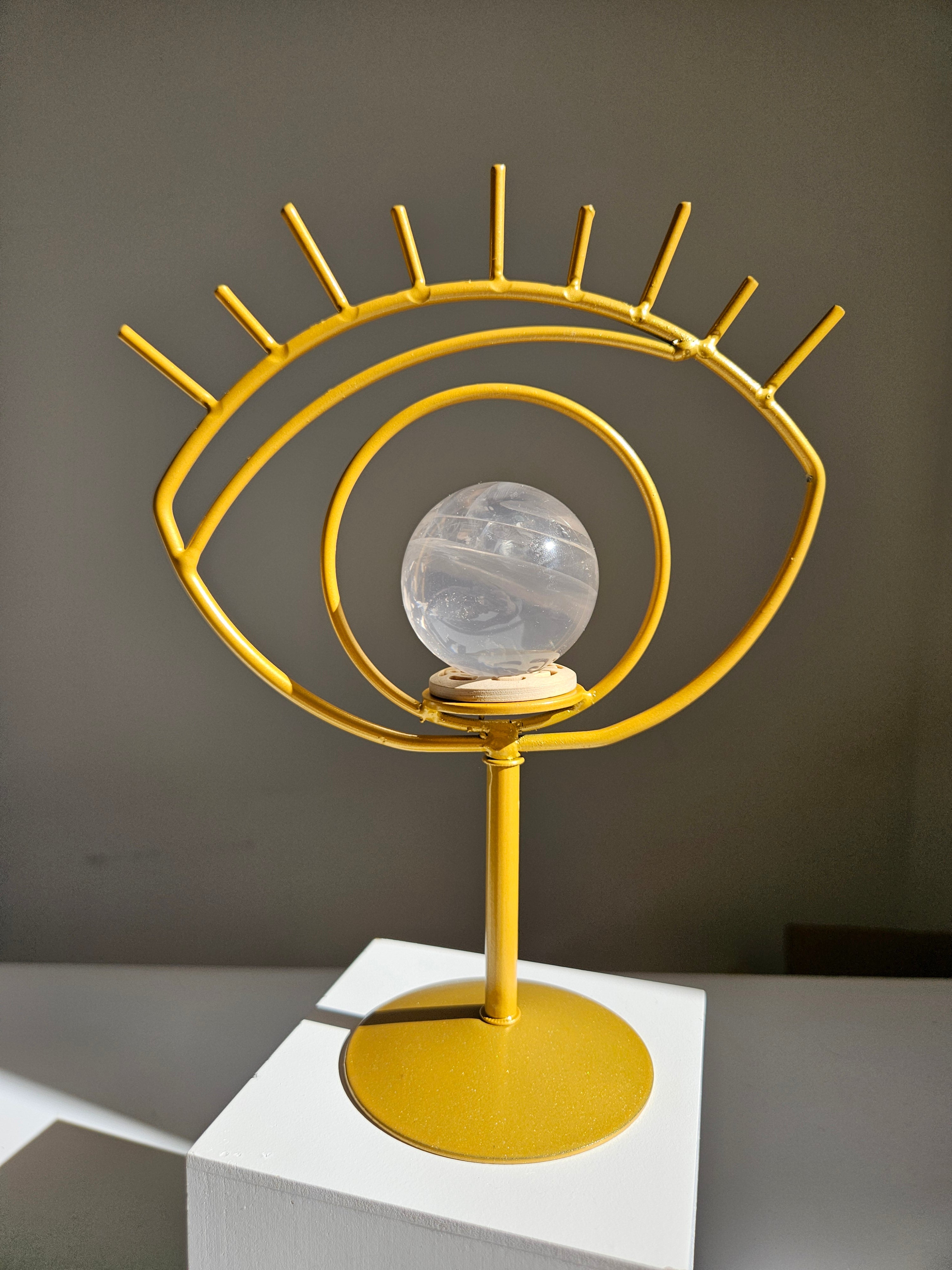 Eye stand with Quartz Sphere 001