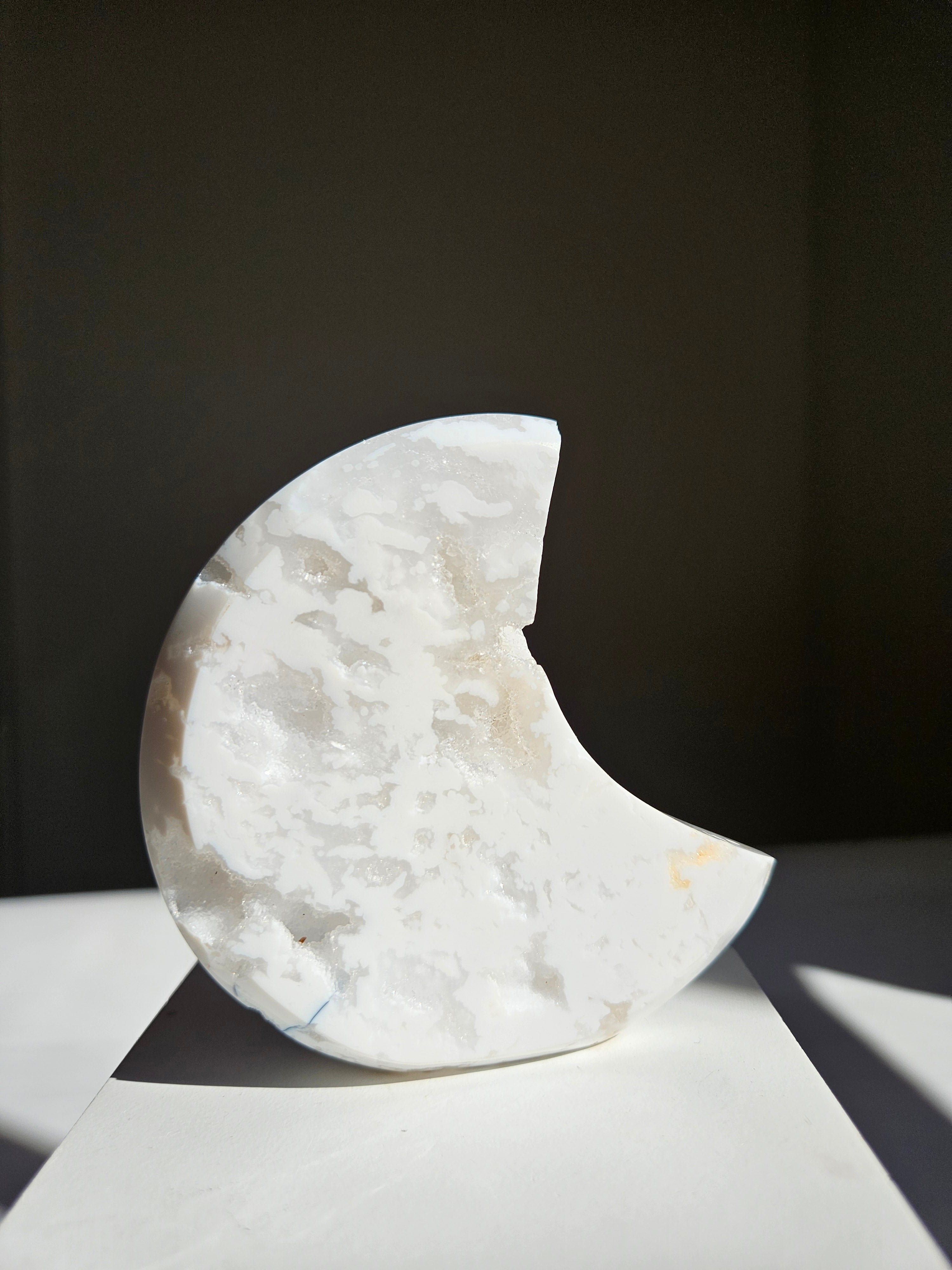 Plume Agate Standing Moon 006