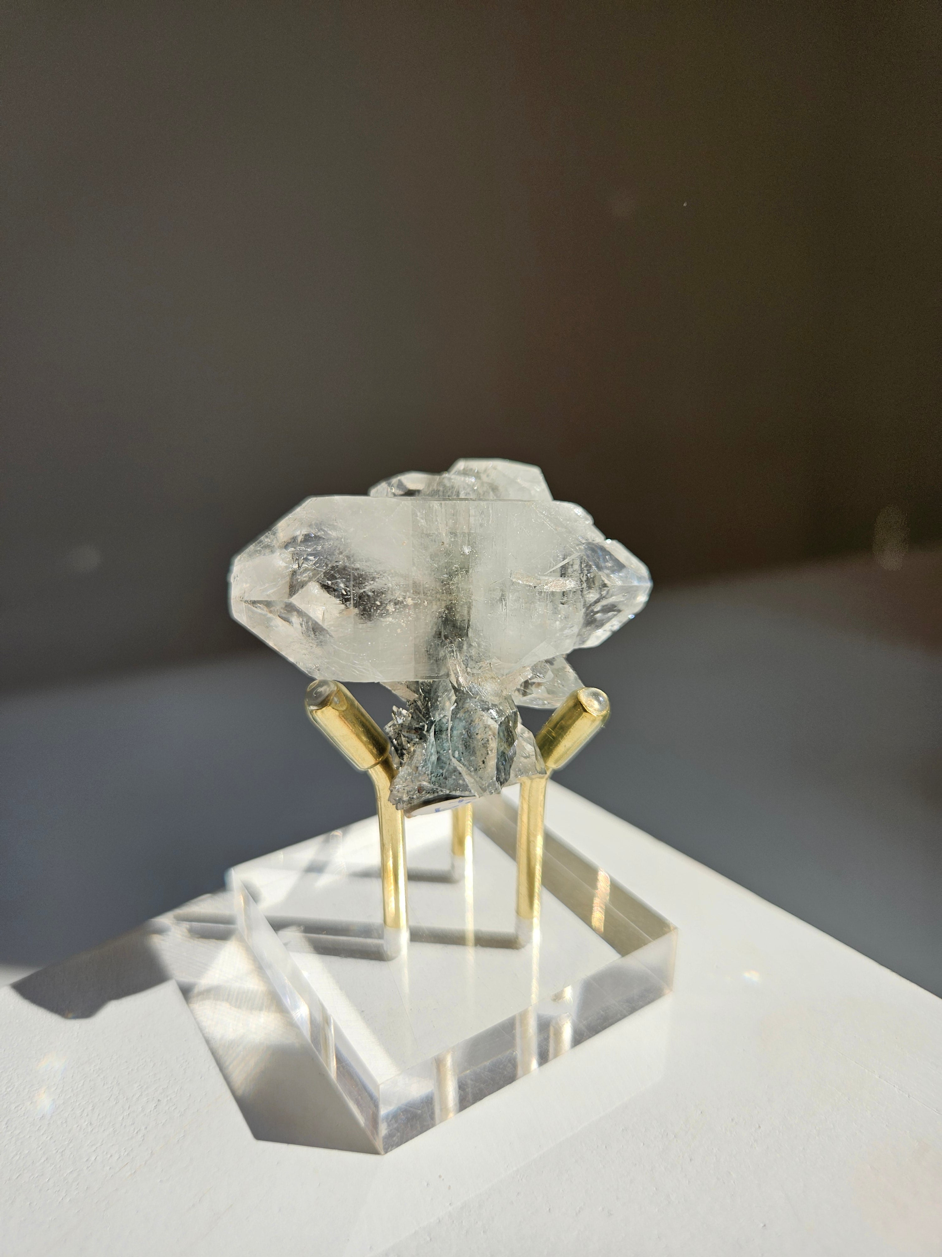 Apophyllite on Black Chalcedony 005