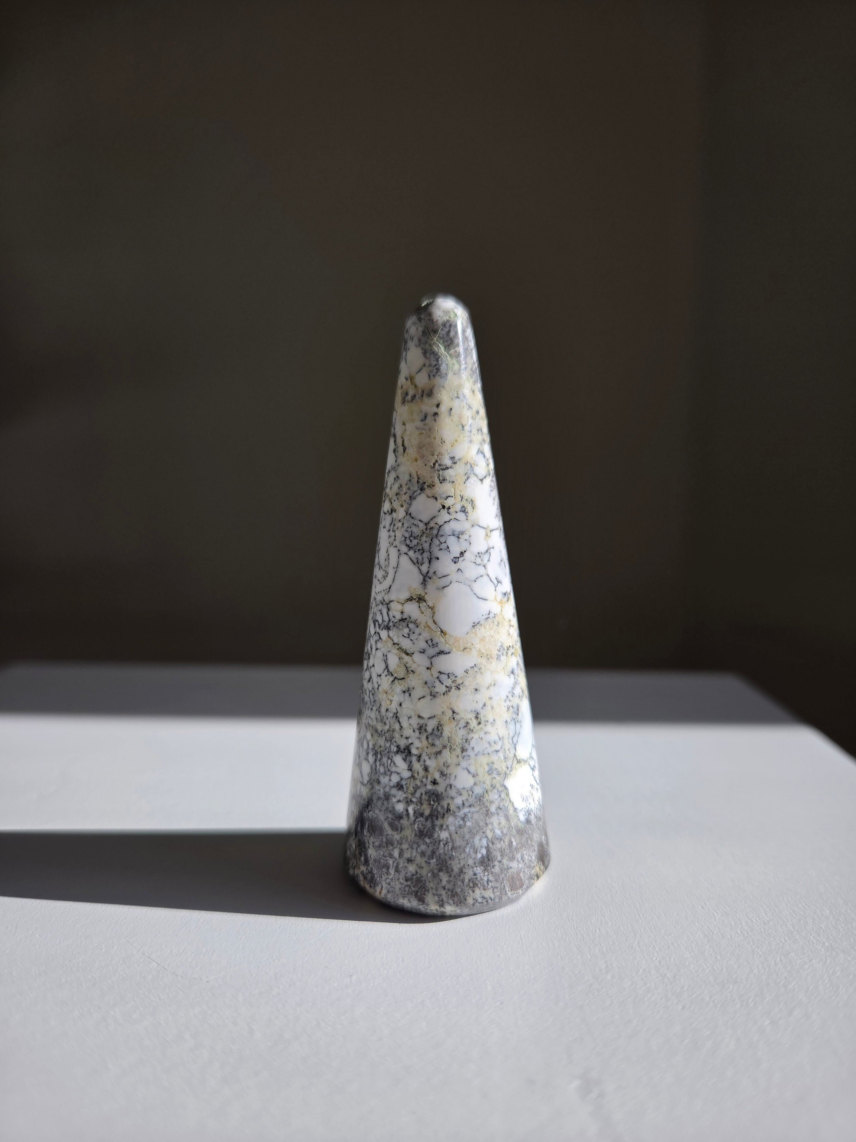 Dendritic Opal Ringholder 001