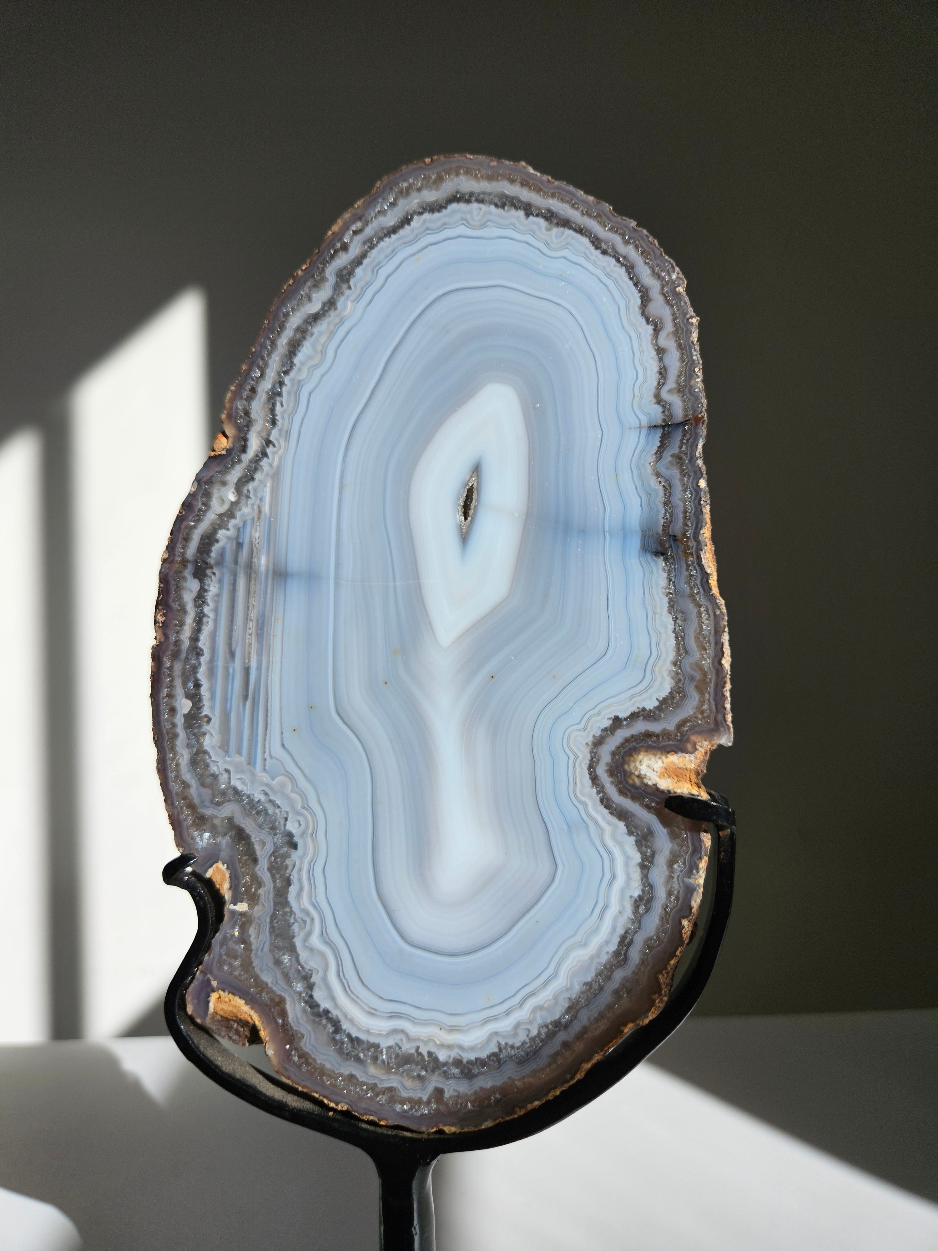 Agate Slab on Stand 001