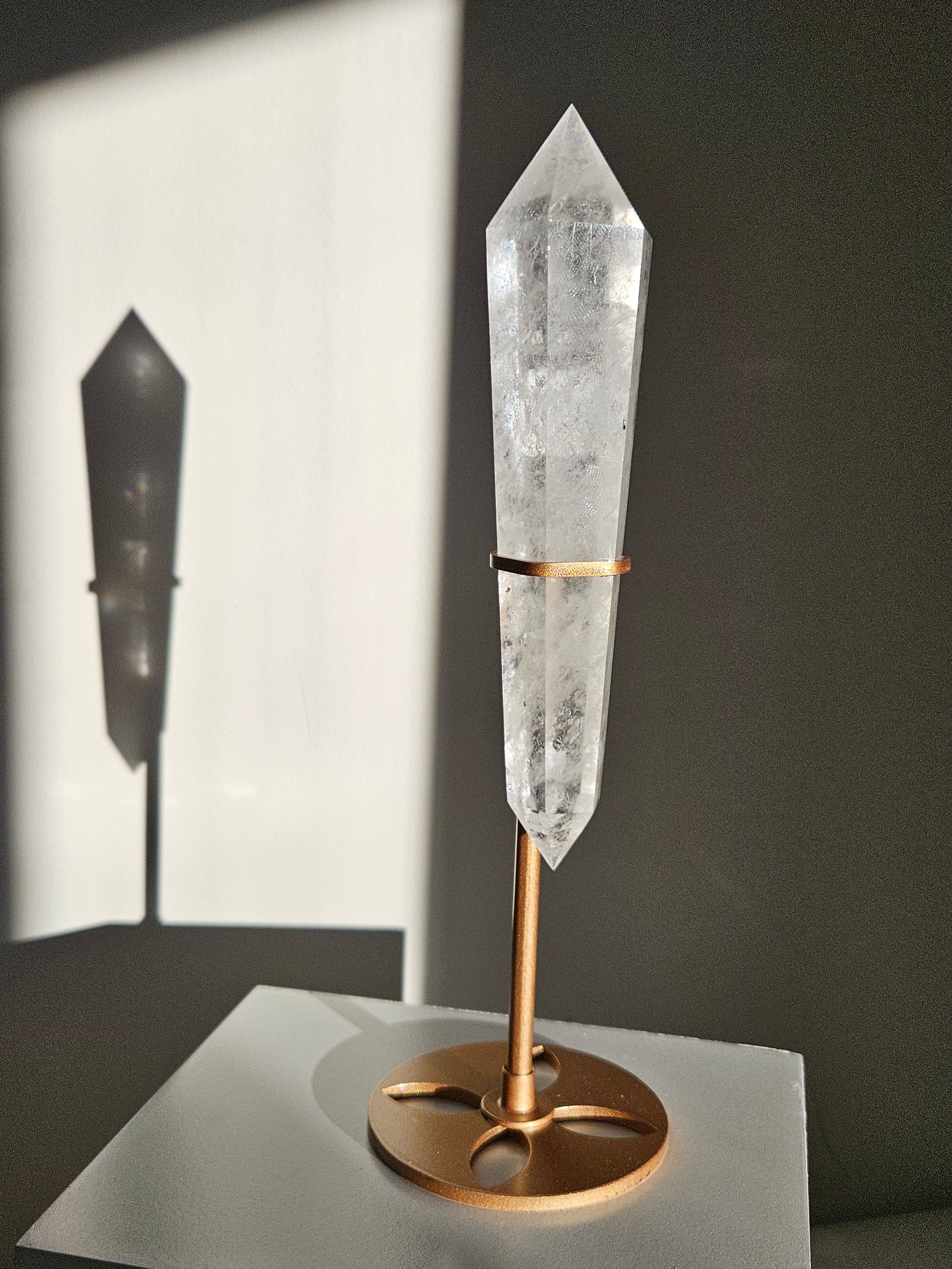 Quartz Wand on Stand 001
