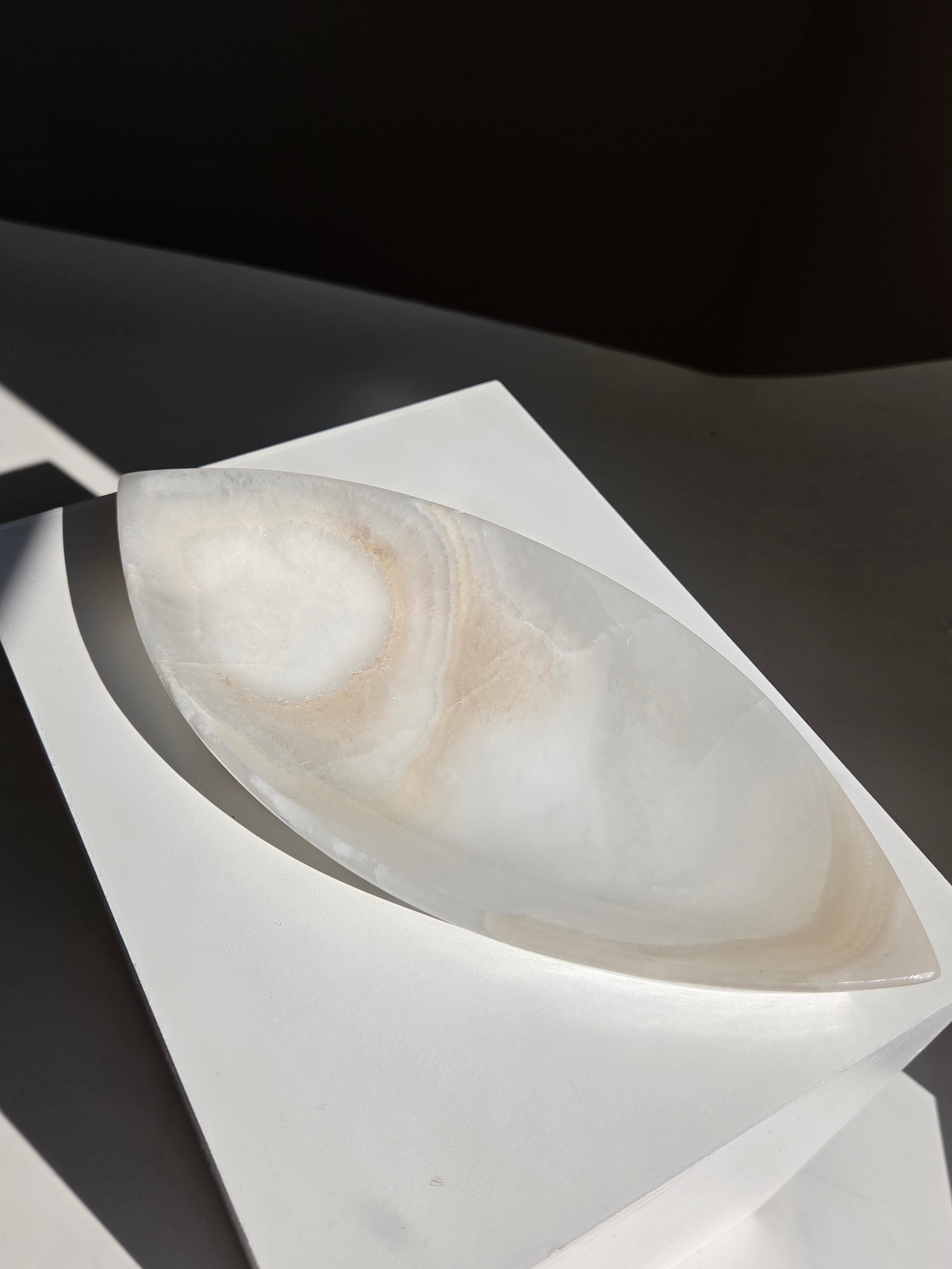 Onyx Marquise Dish 008