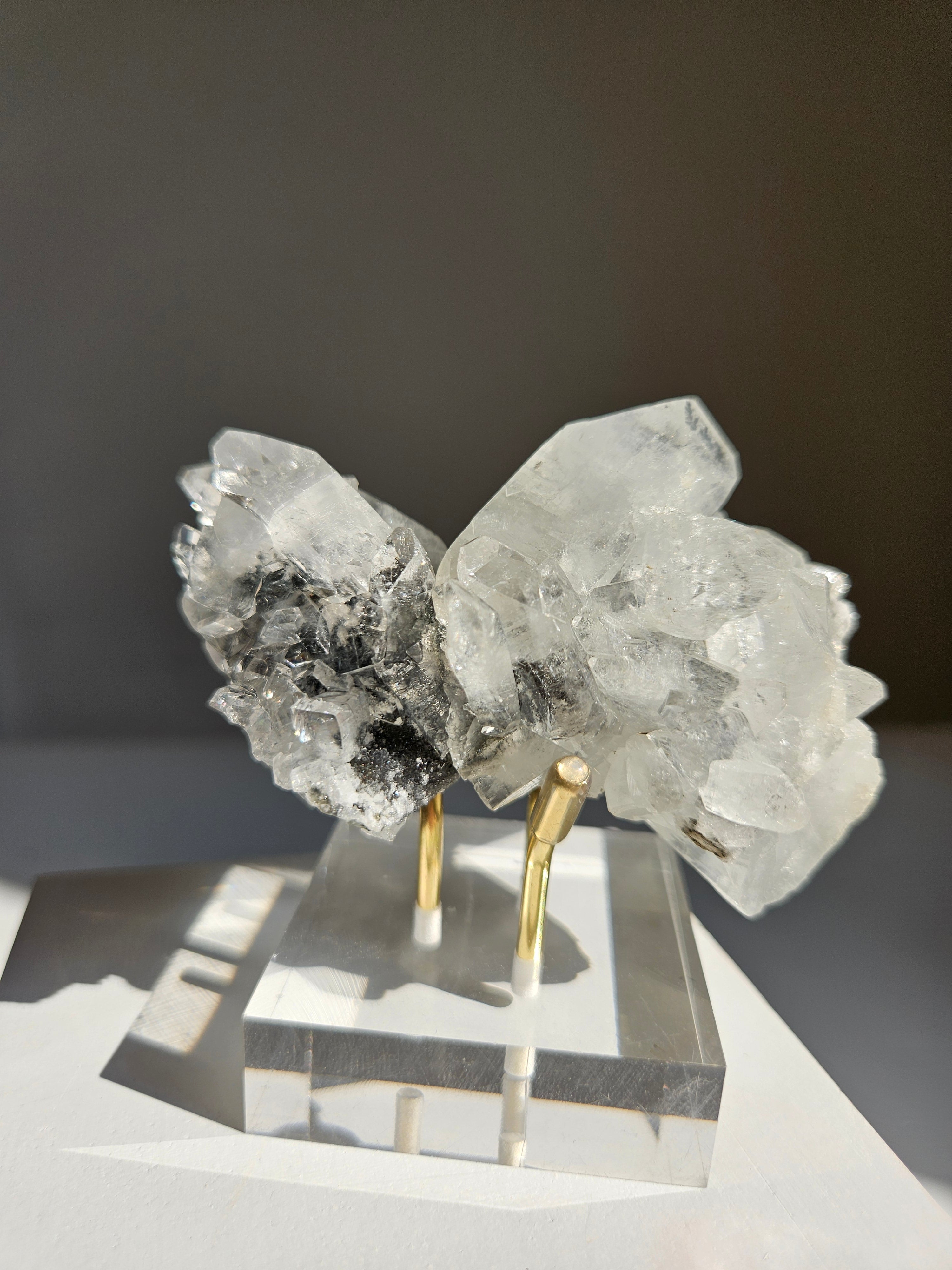 Apophyllite on Black Chalcedony 019
