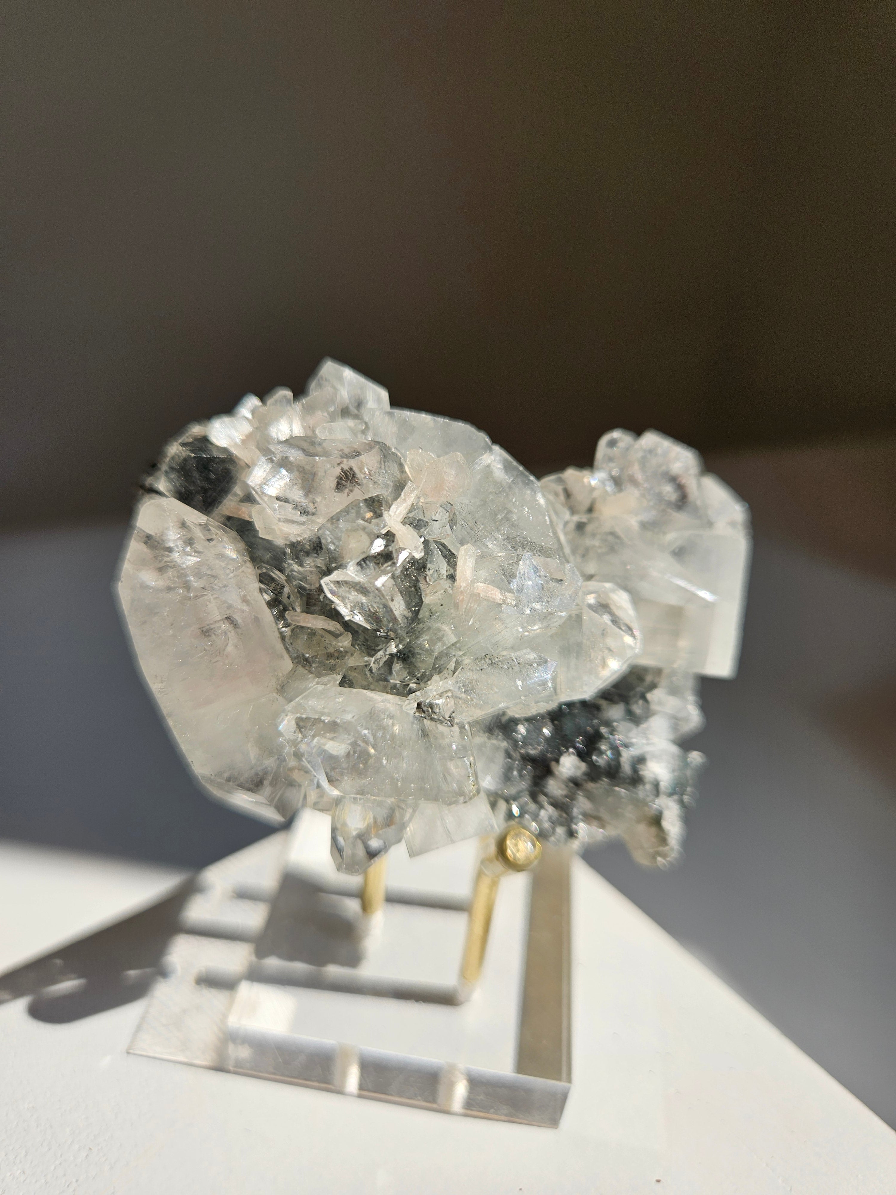 Apophyllite on Black Chalcedony 013