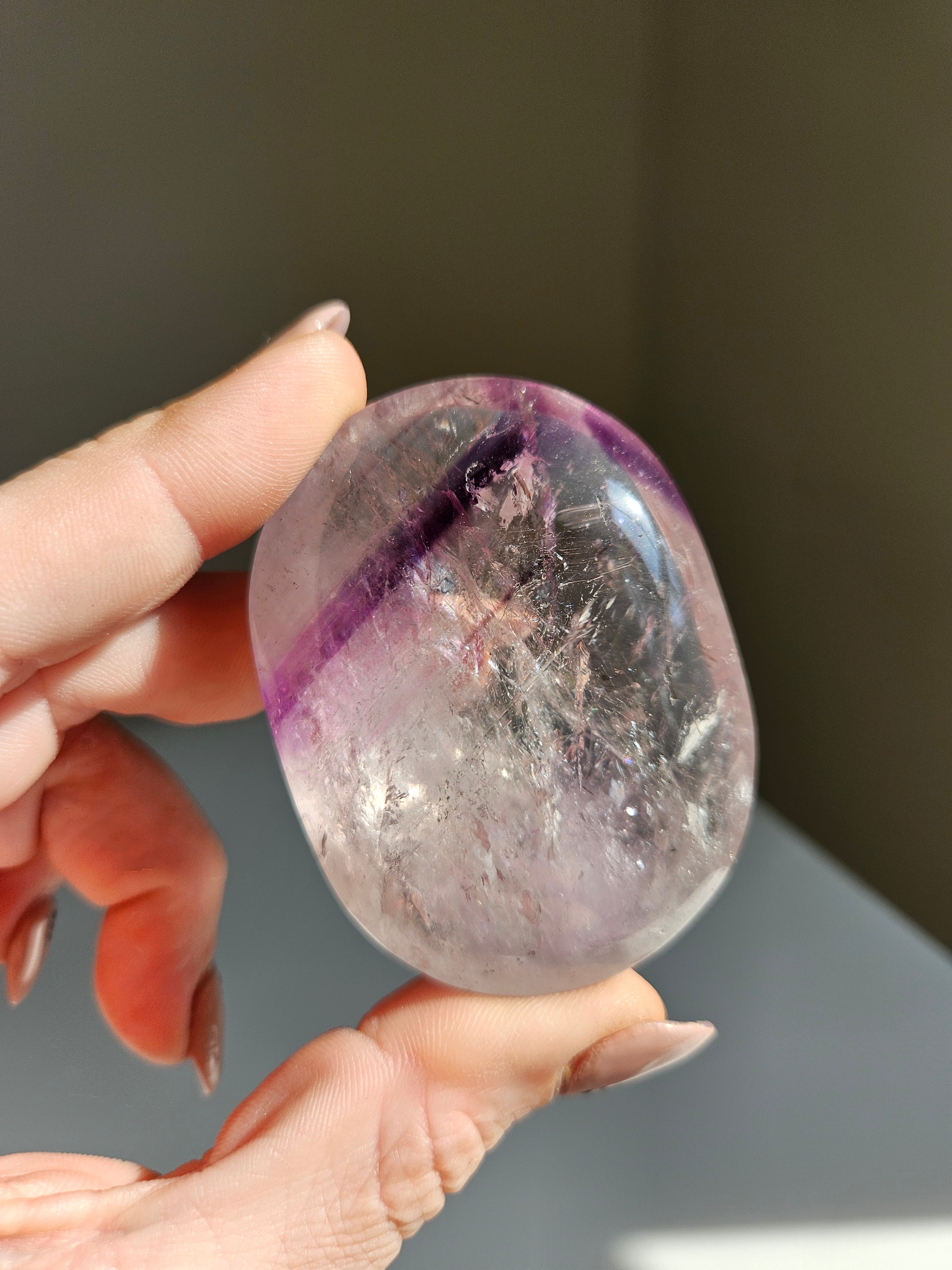 Phantom Amethyst palmstone 013