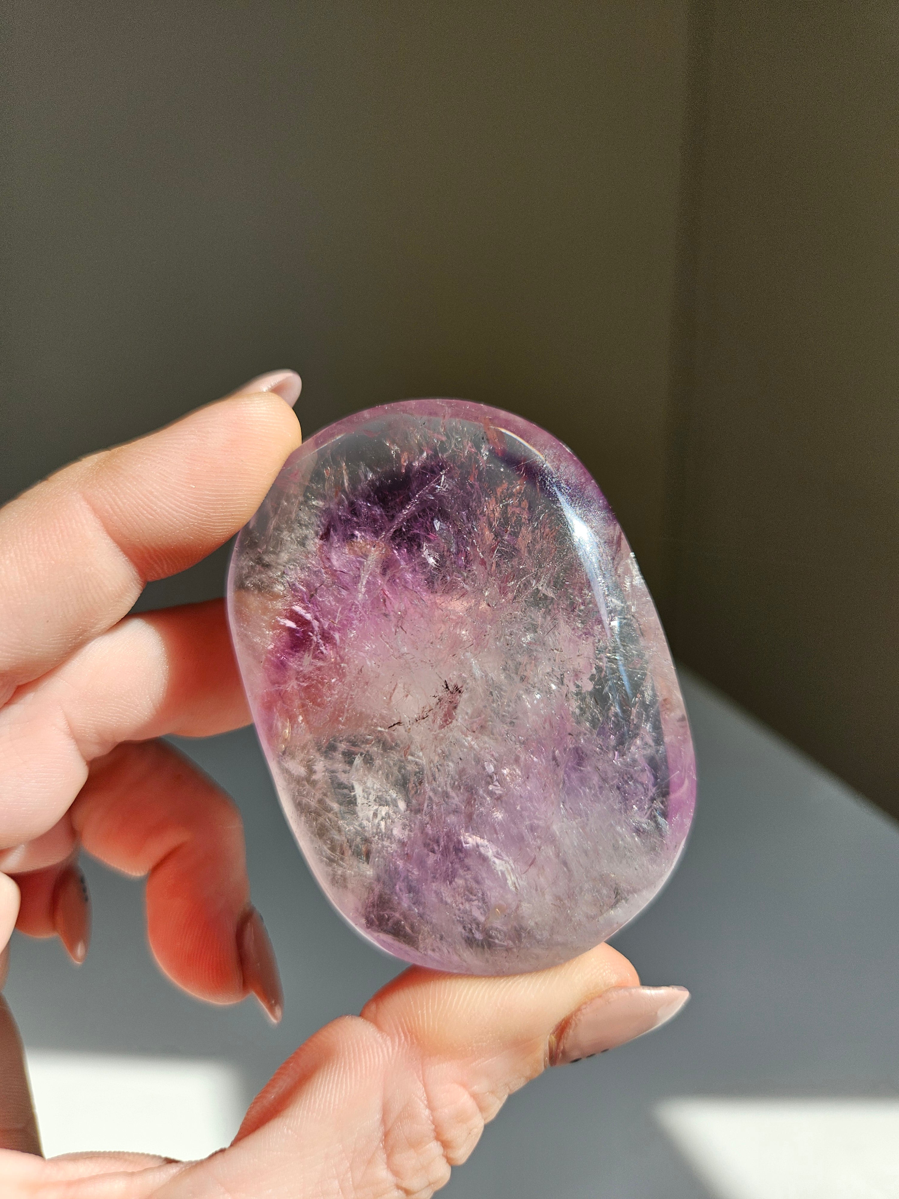 Phantom Amethyst palmstone 004