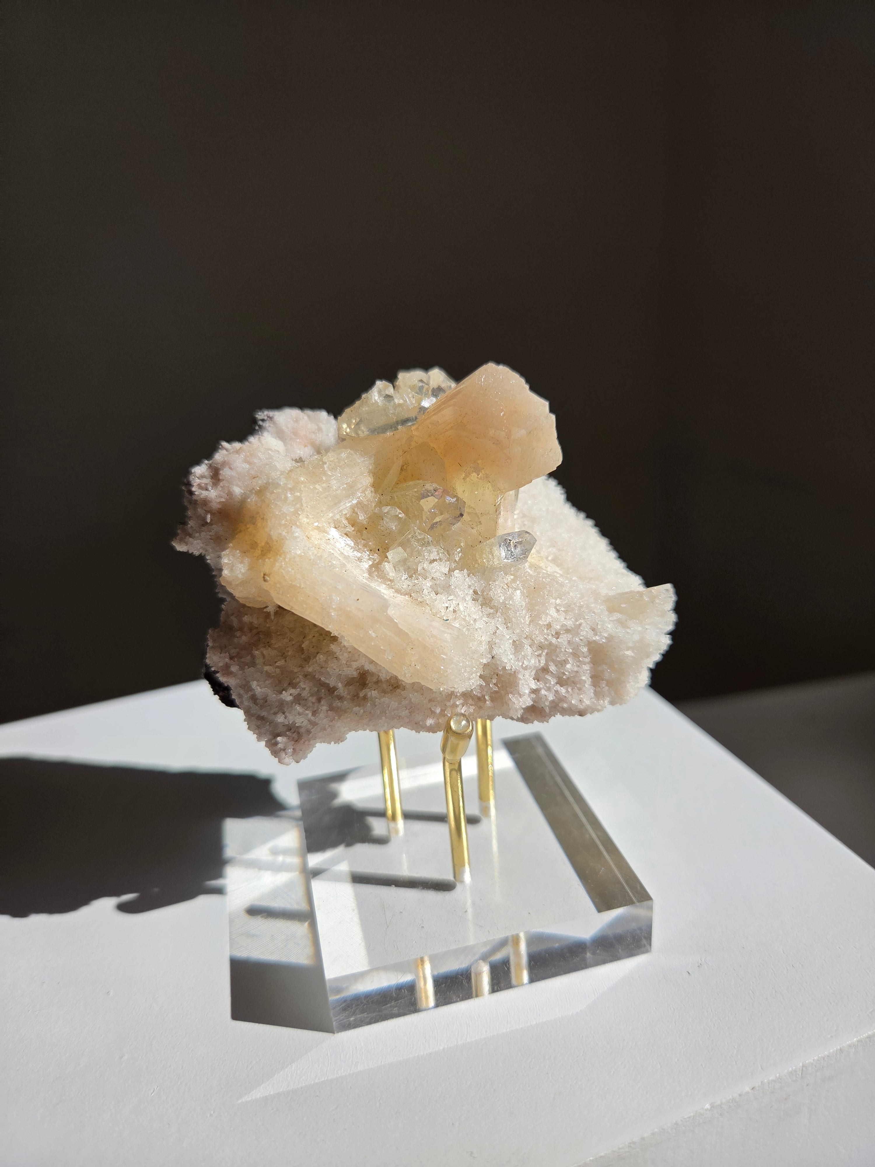 Apophyllite x Stilbite 001