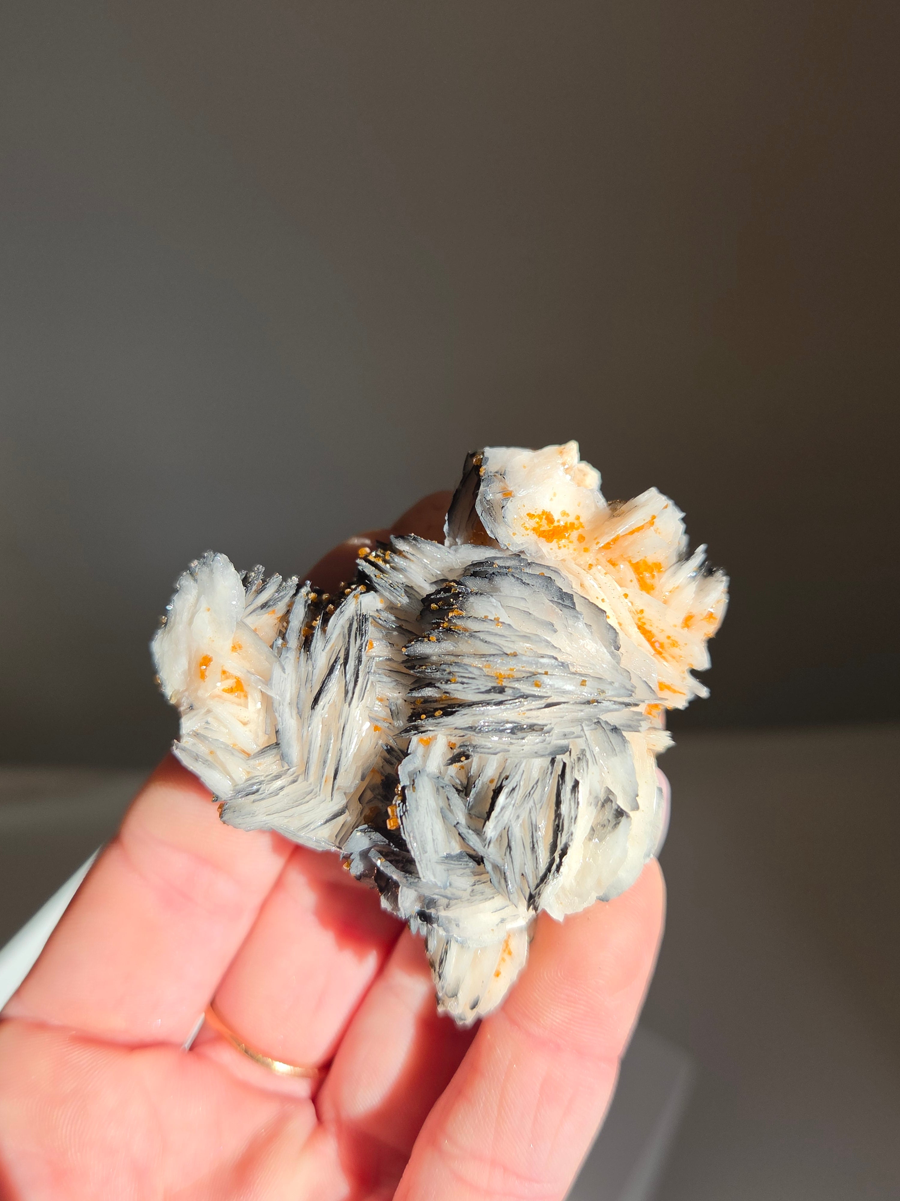 Vanadinite x Barite 002