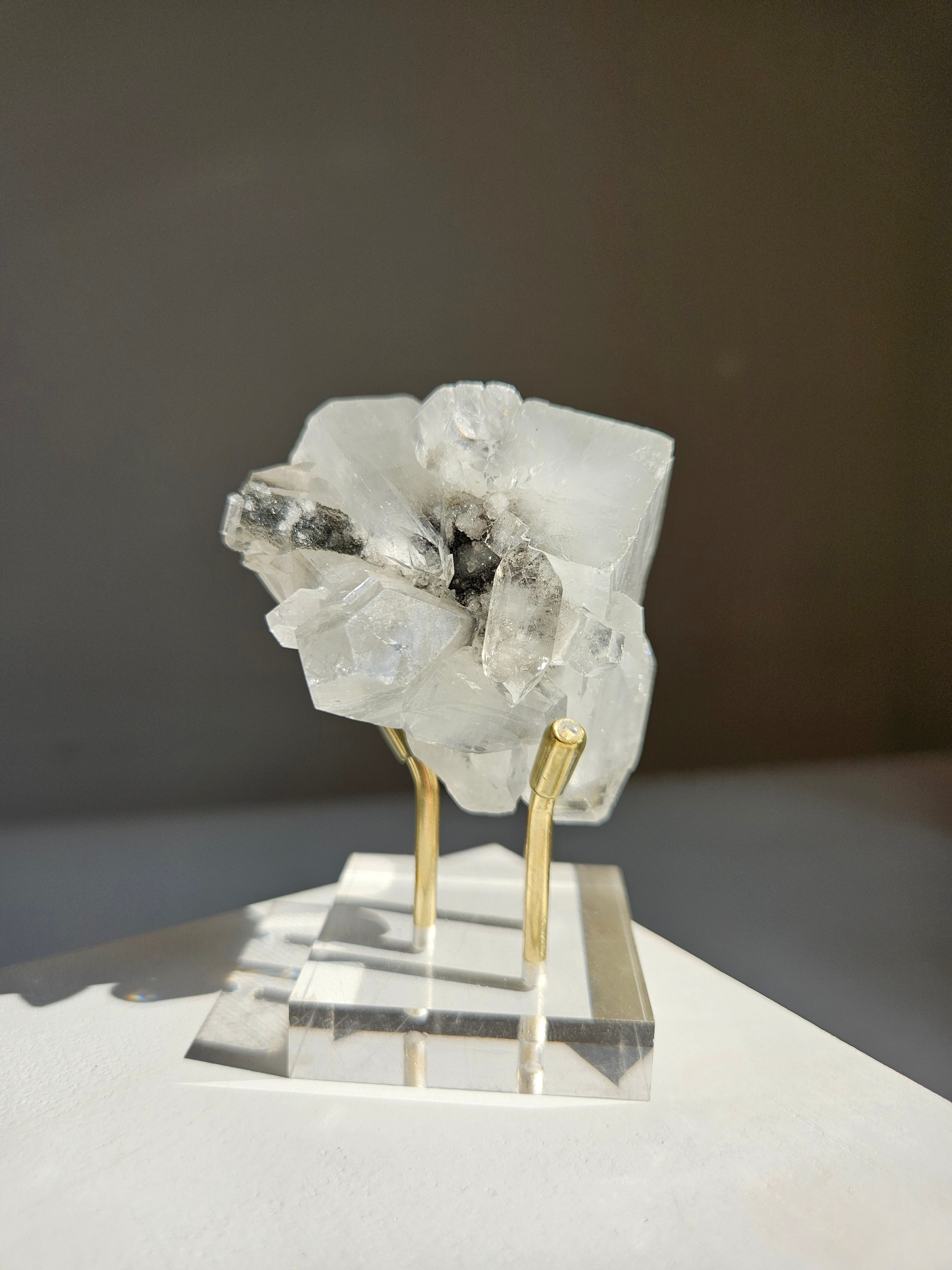 Apophyllite on Black Chalcedony 007