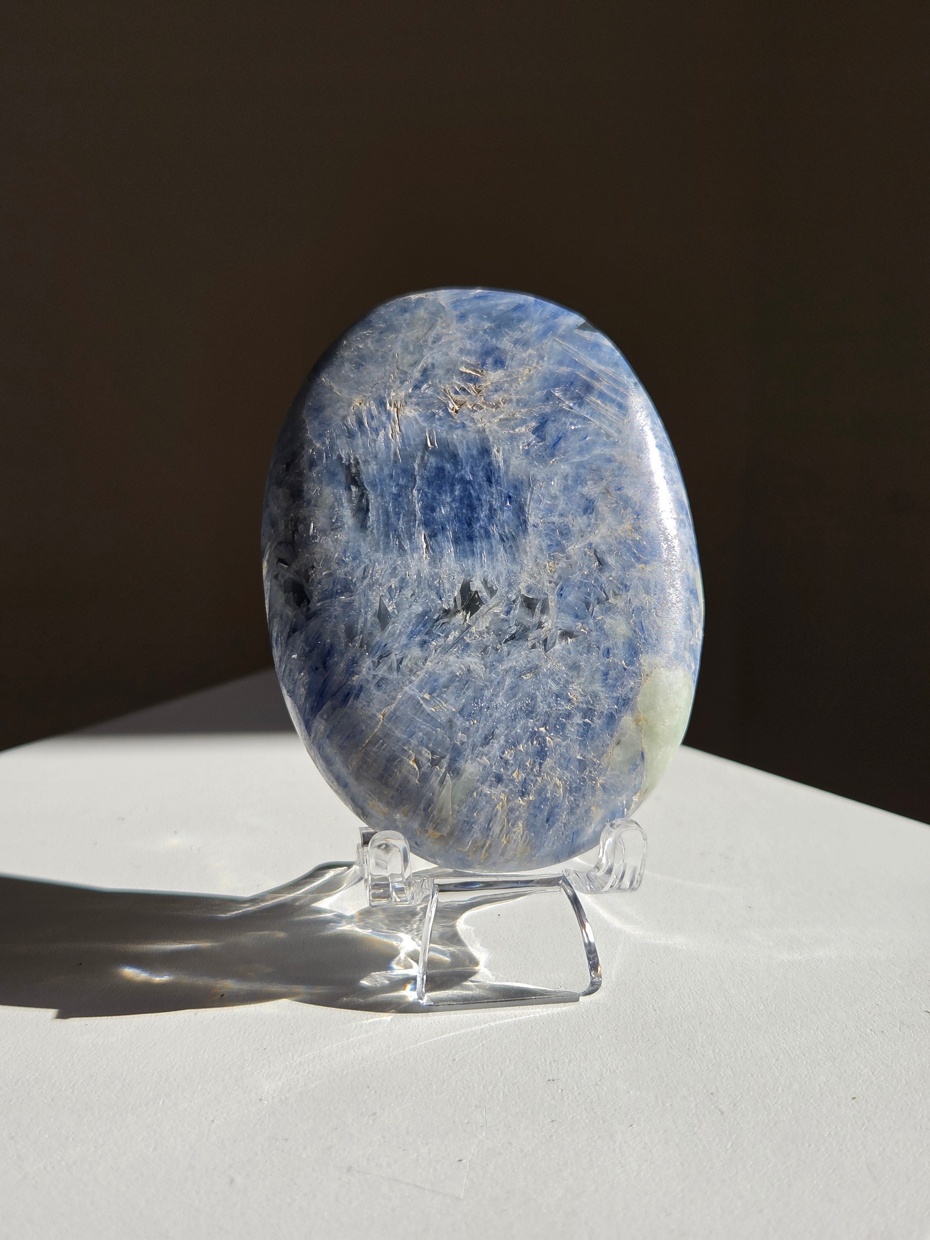 Blue Kyanite Palmstone 001