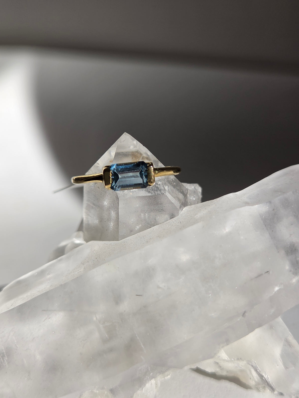 Size 5 | blue topaz Ring | gold 048