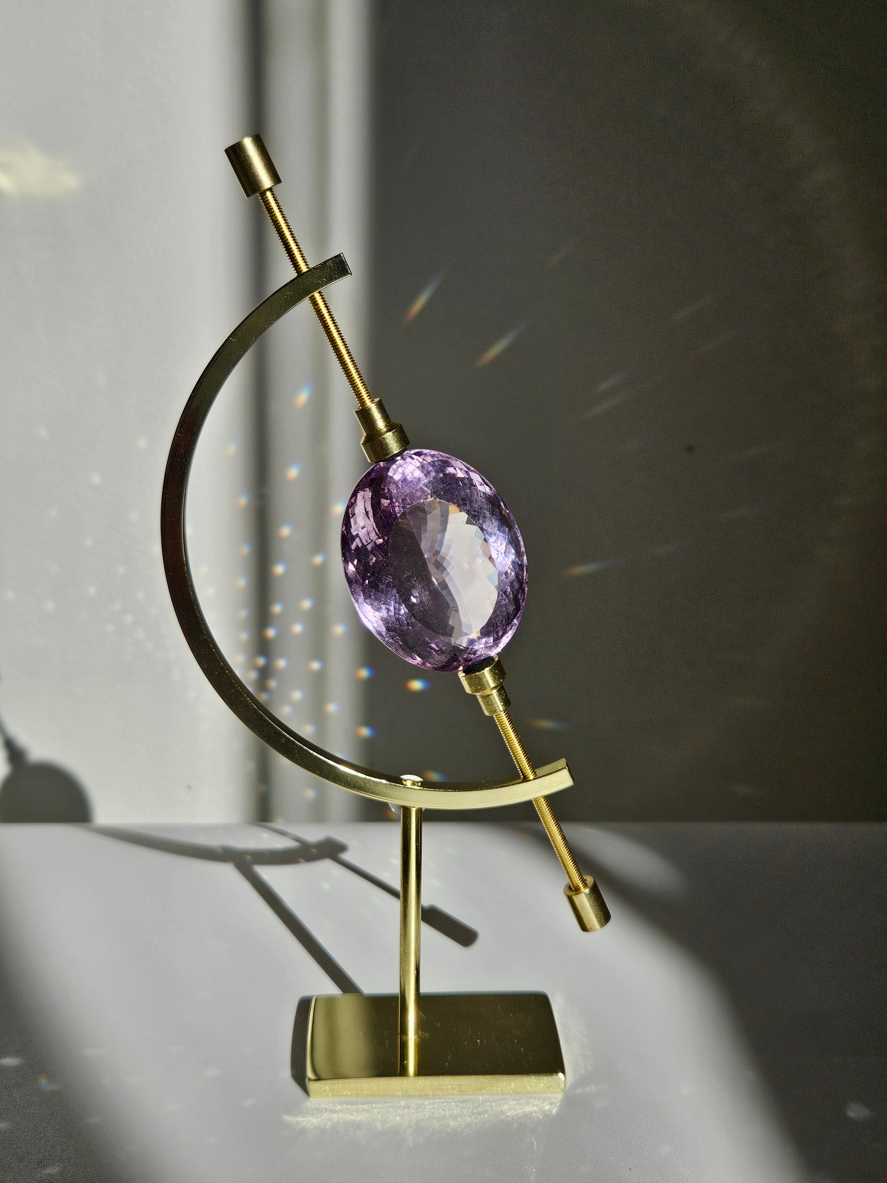 Faceted Amethyst on Caliper 001