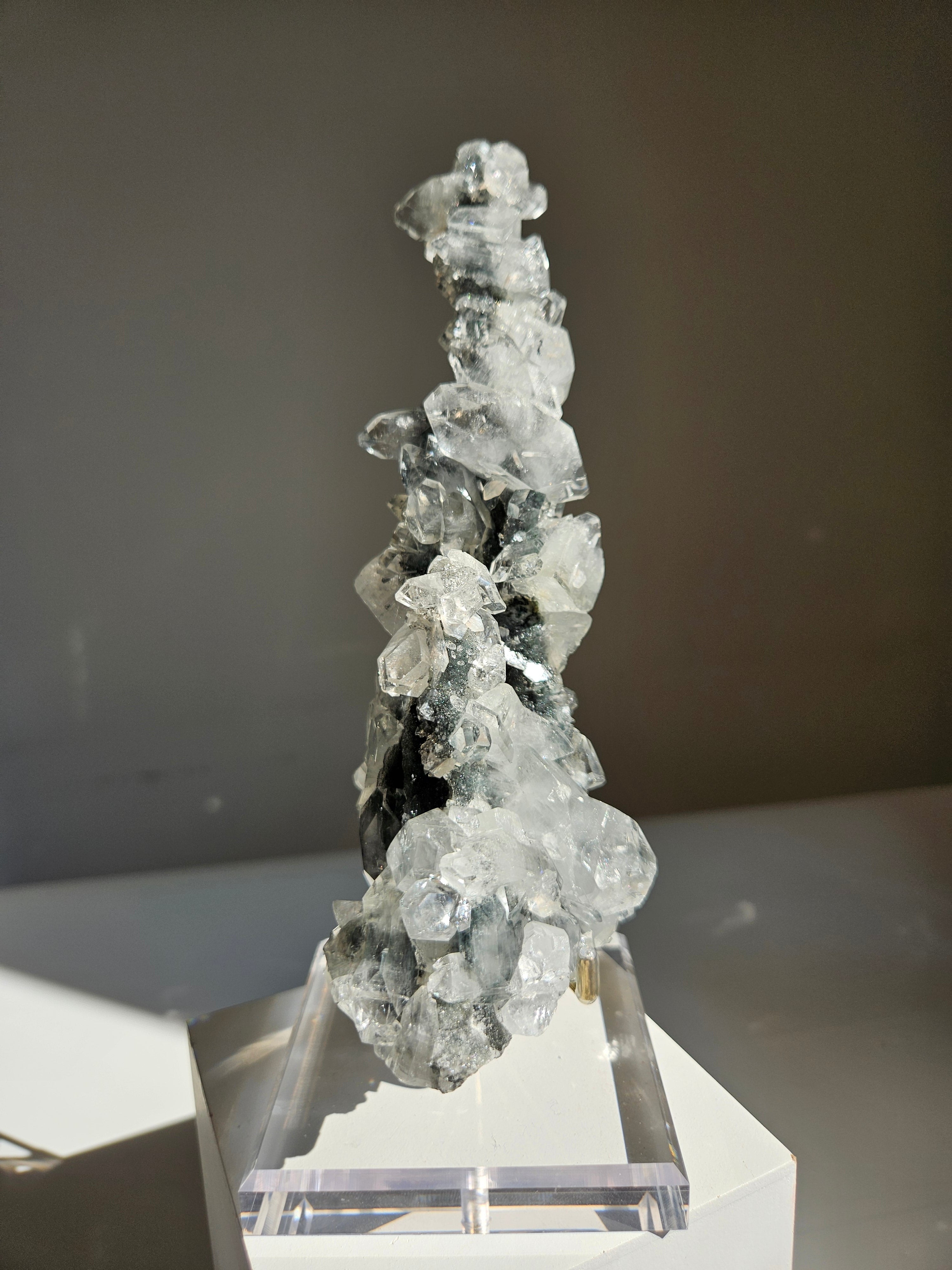 Apophyllite on Black Chalcedony 025