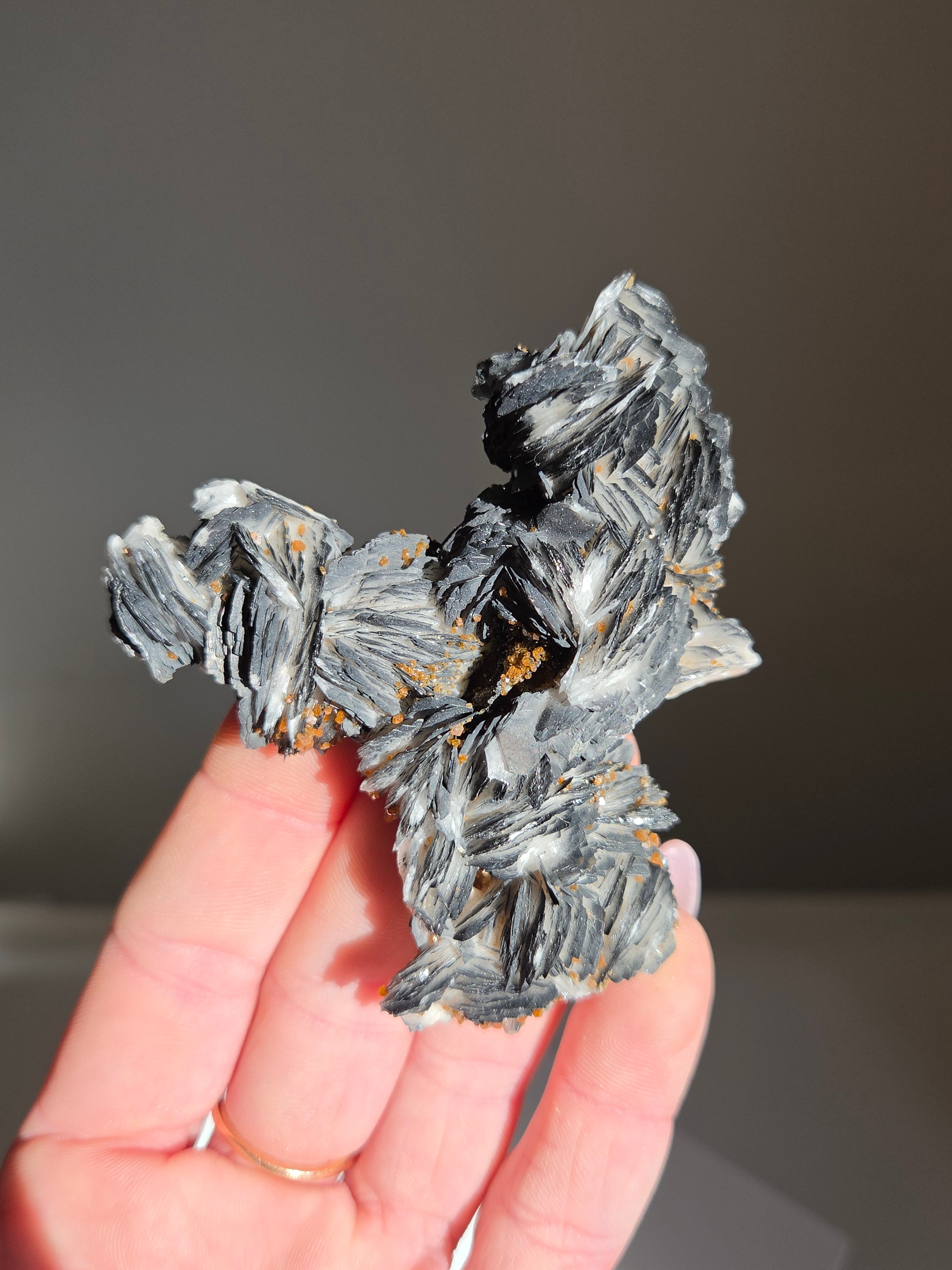 Vanadinite x Barite 001