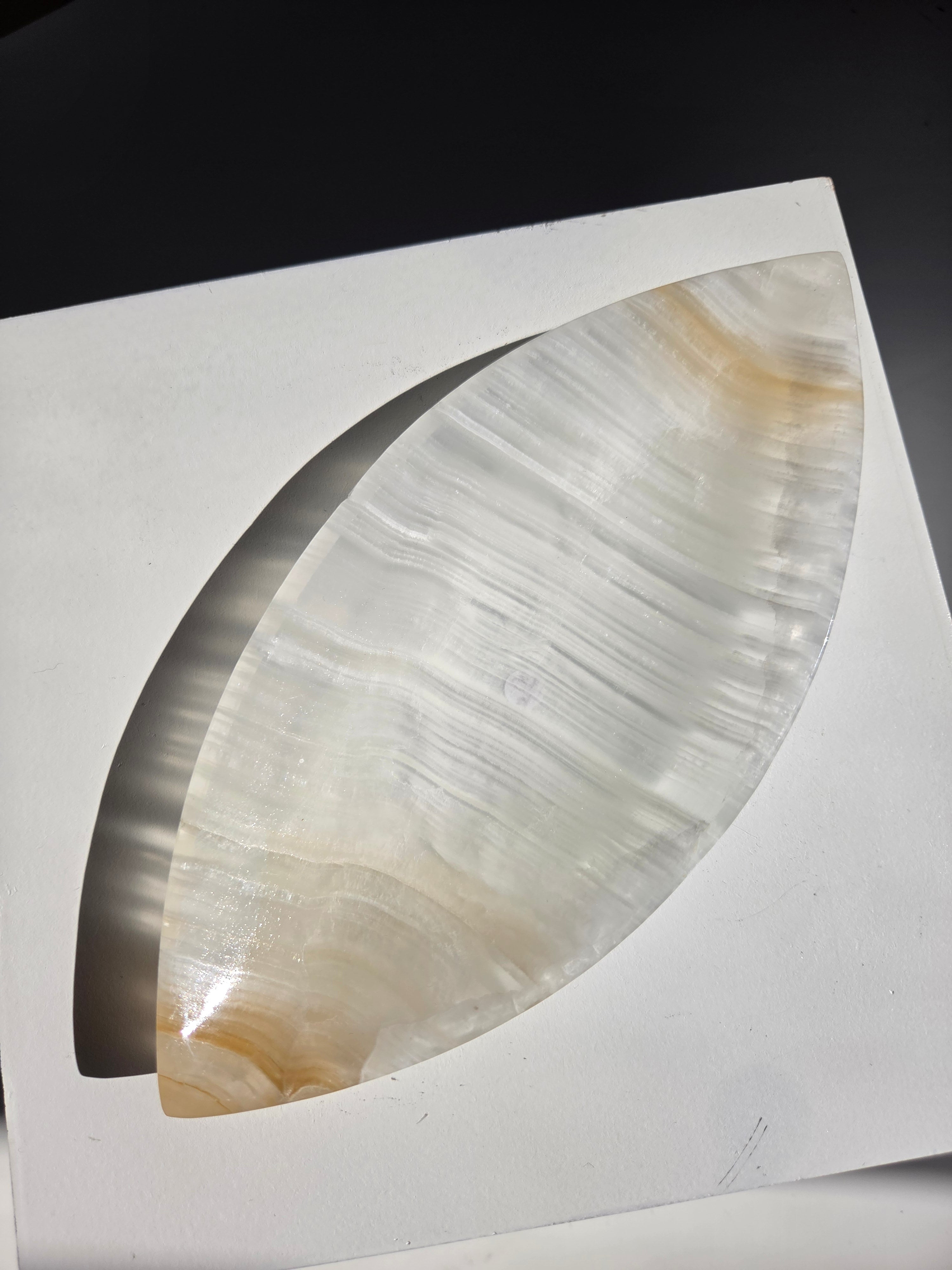 Onyx Marquise Dish 001