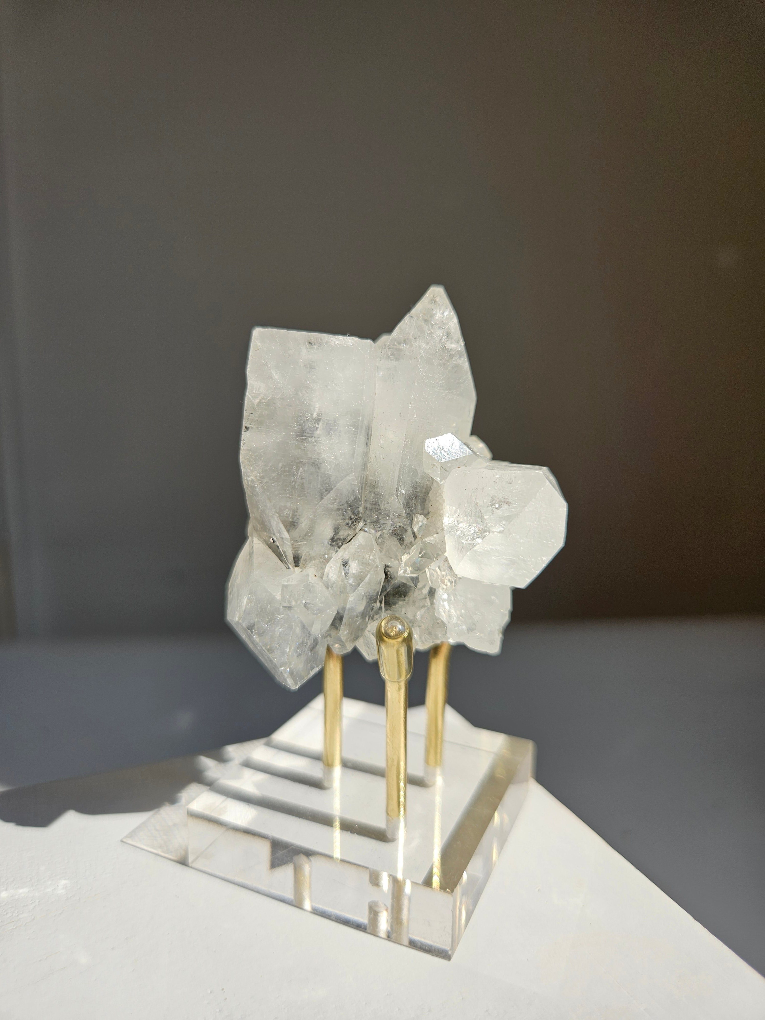 Apophyllite on Black Chalcedony 009