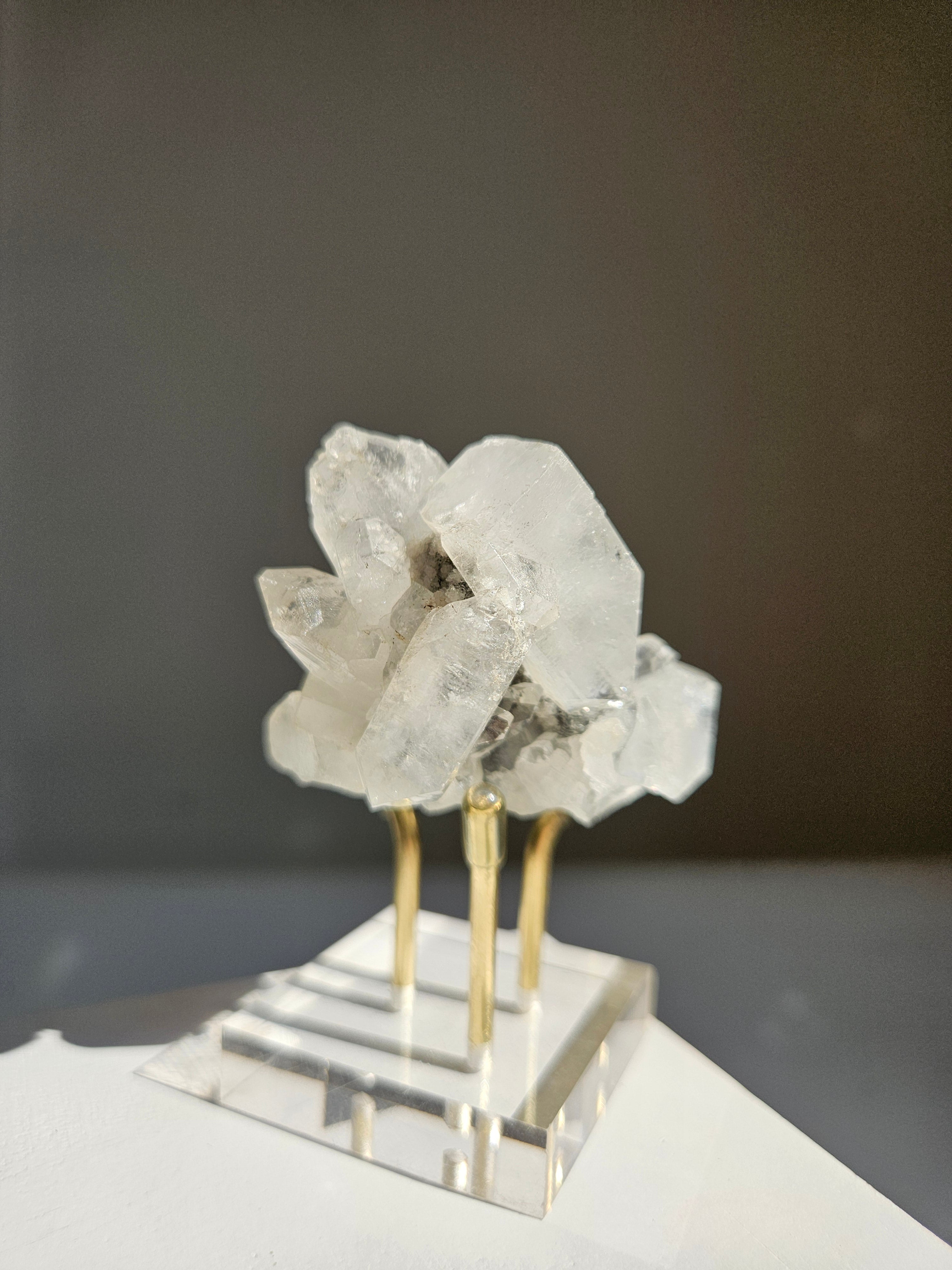 Apophyllite on Black Chalcedony 009