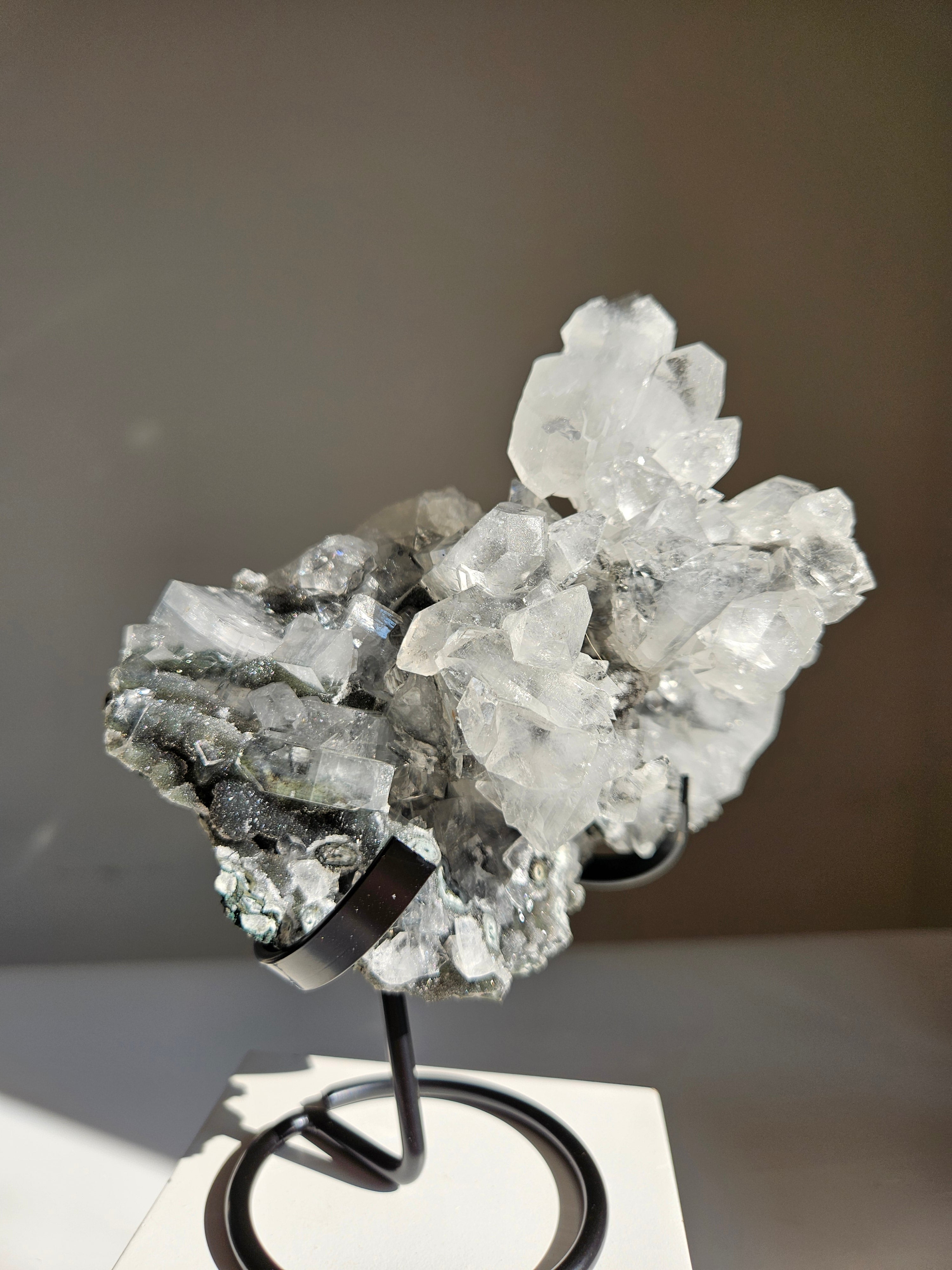 Apophyllite on Black Chalcedony 023