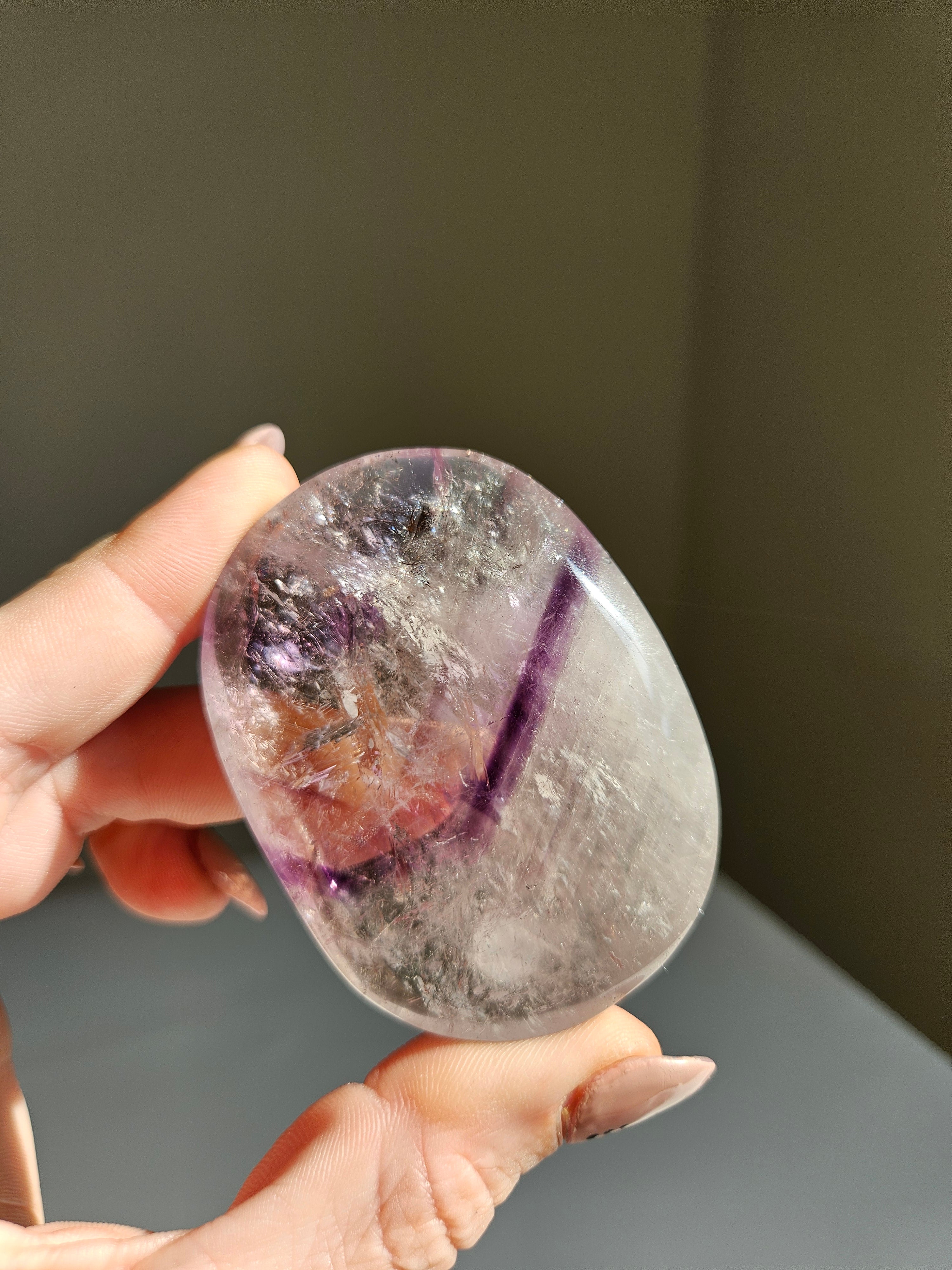 Phantom Amethyst palmstone 006