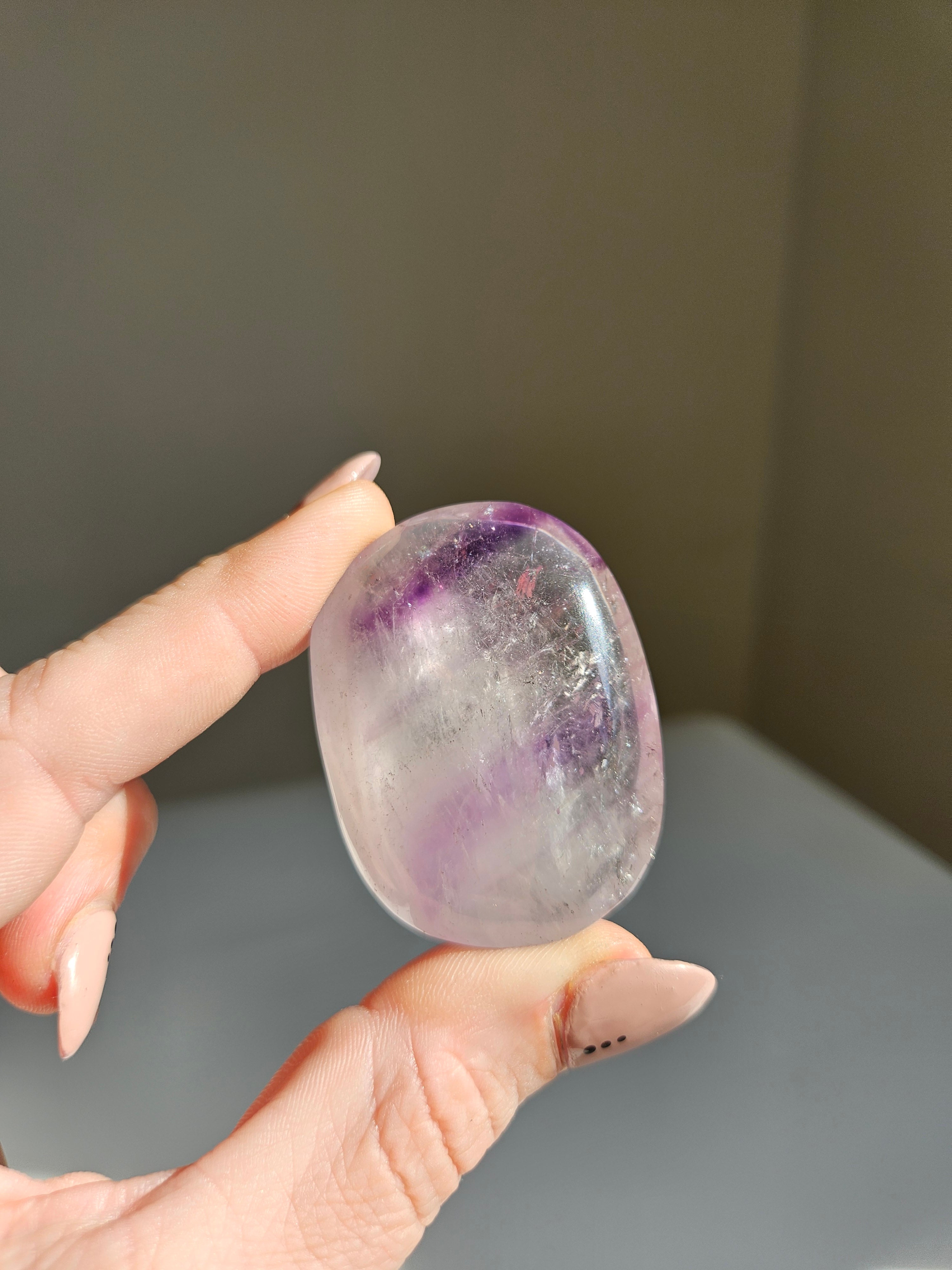 Phantom Amethyst palmstone 002
