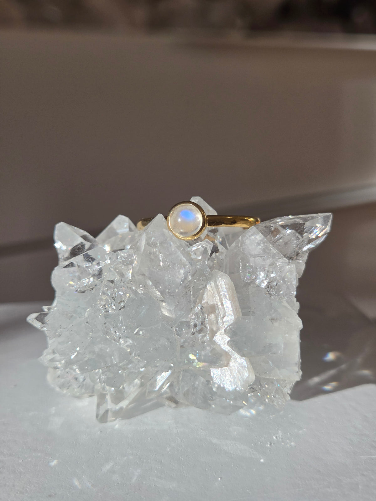 Size ten | Moonstone Ring | gold 038