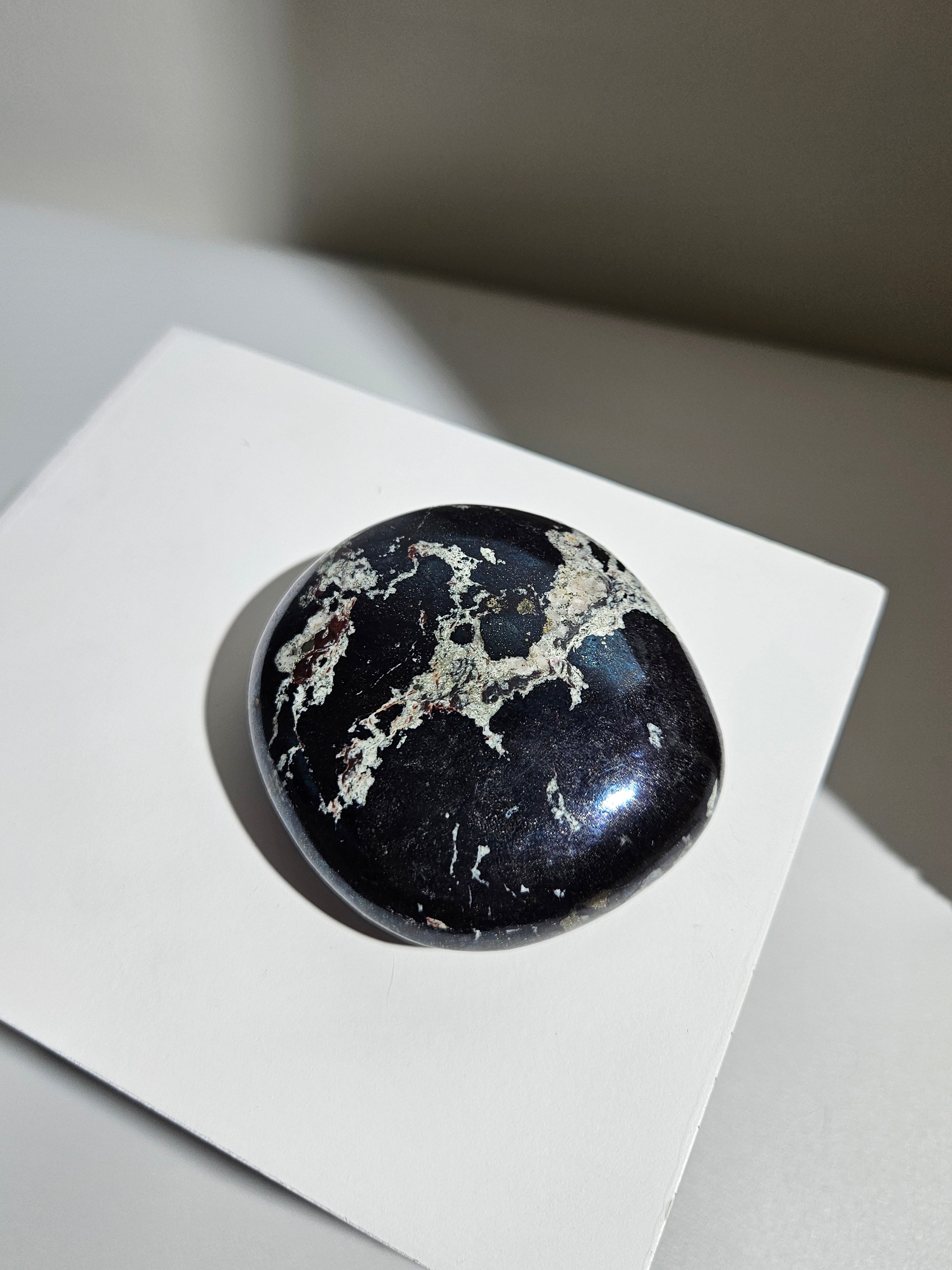 Peruvian Covelite Palmstone 010