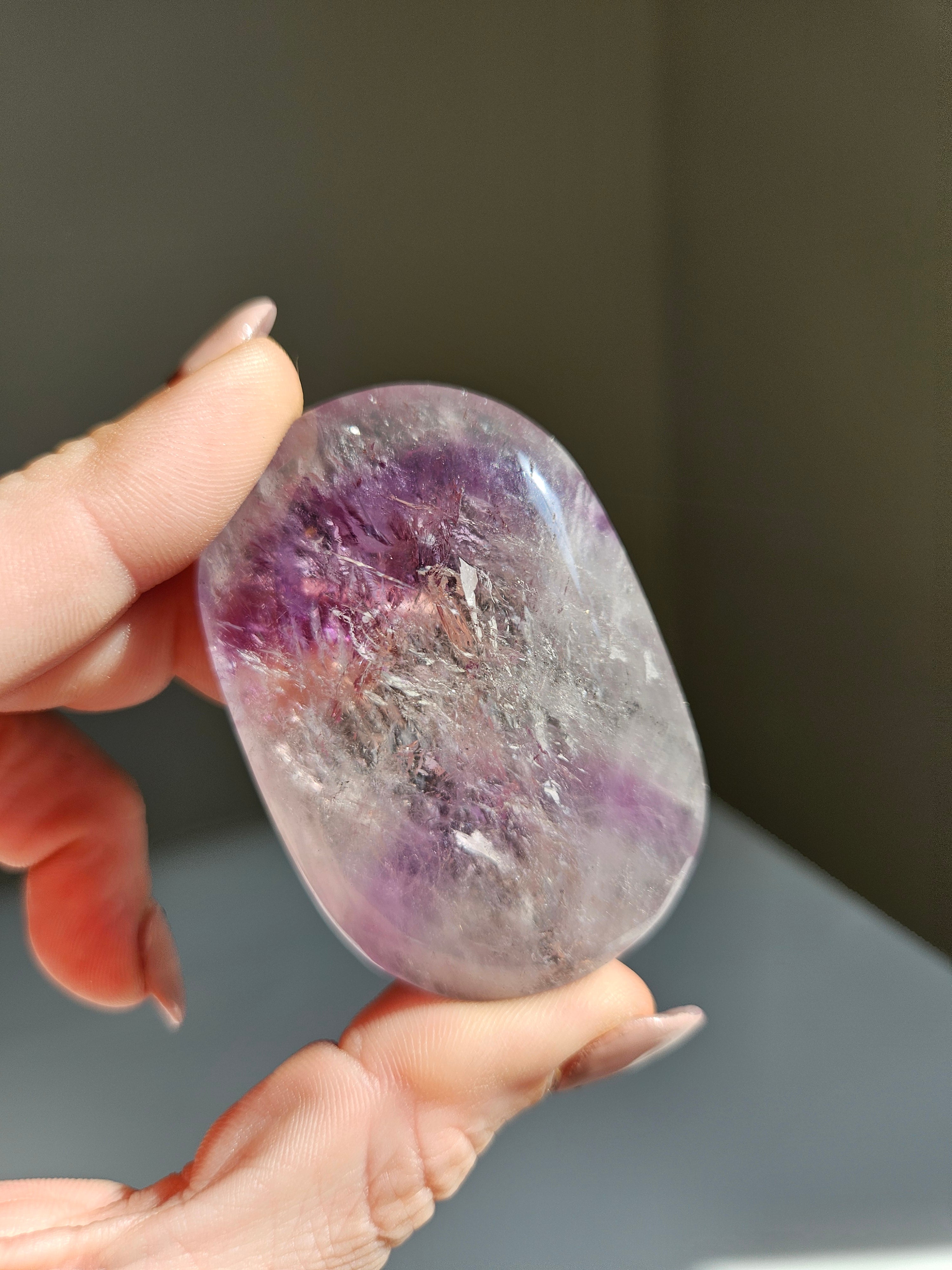 Phantom Amethyst palmstone 007
