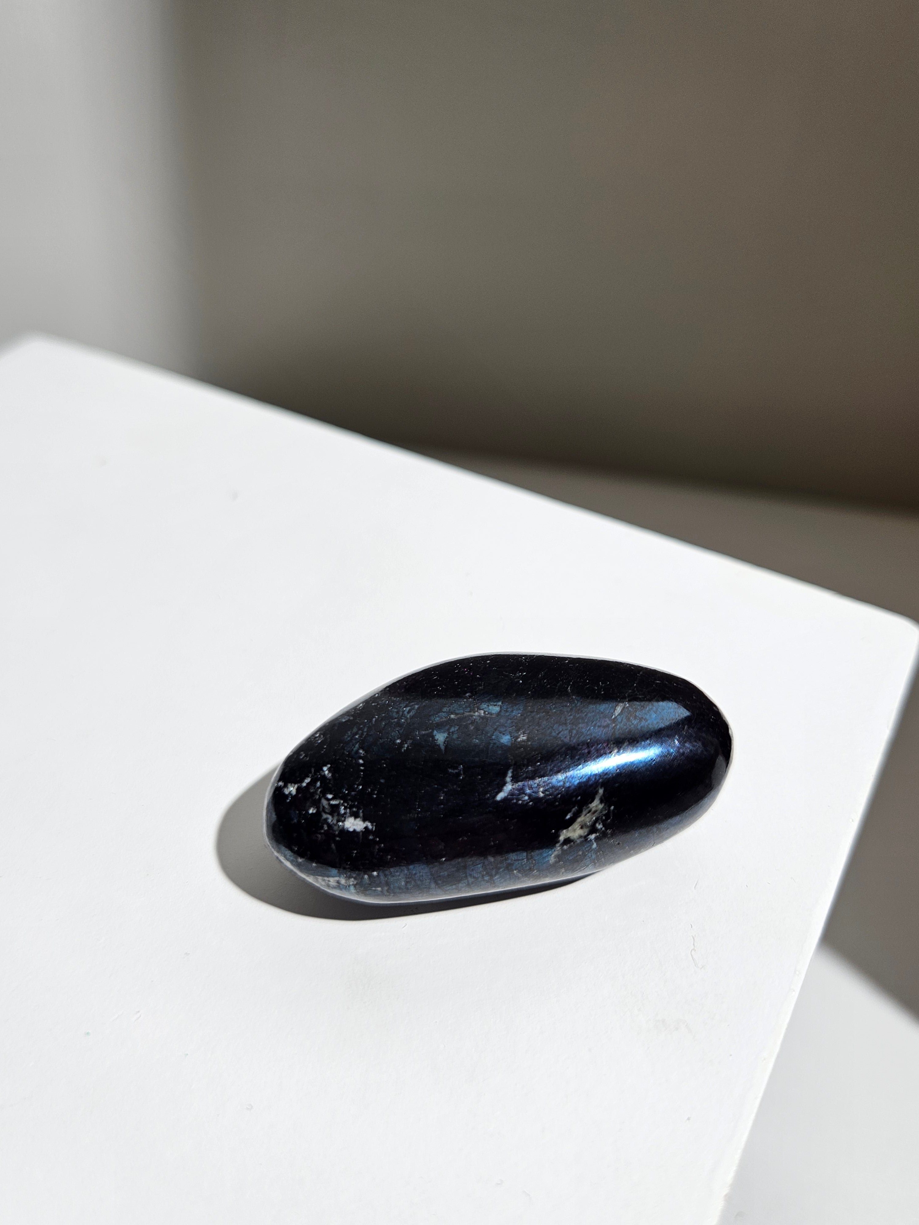 Peruvian Covelite Palmstone 003