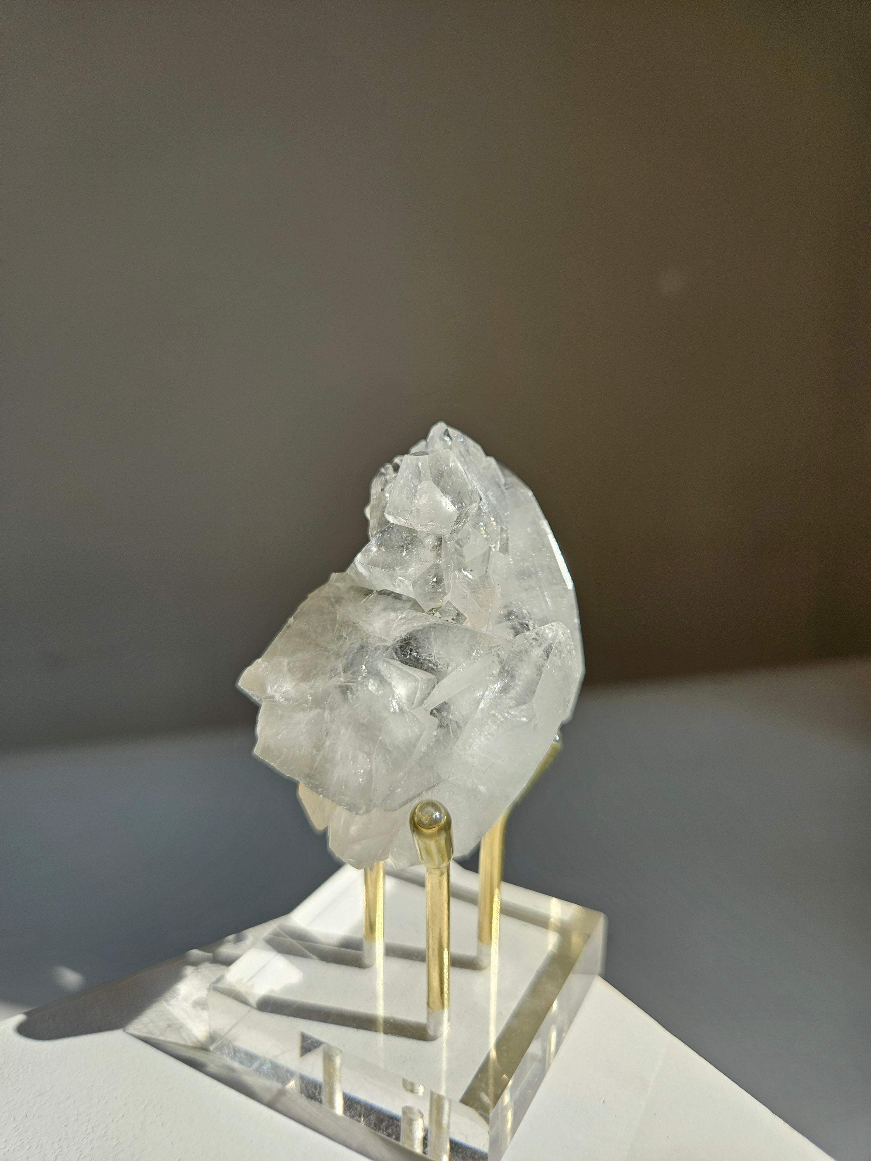 Apophyllite on Black Chalcedony 008