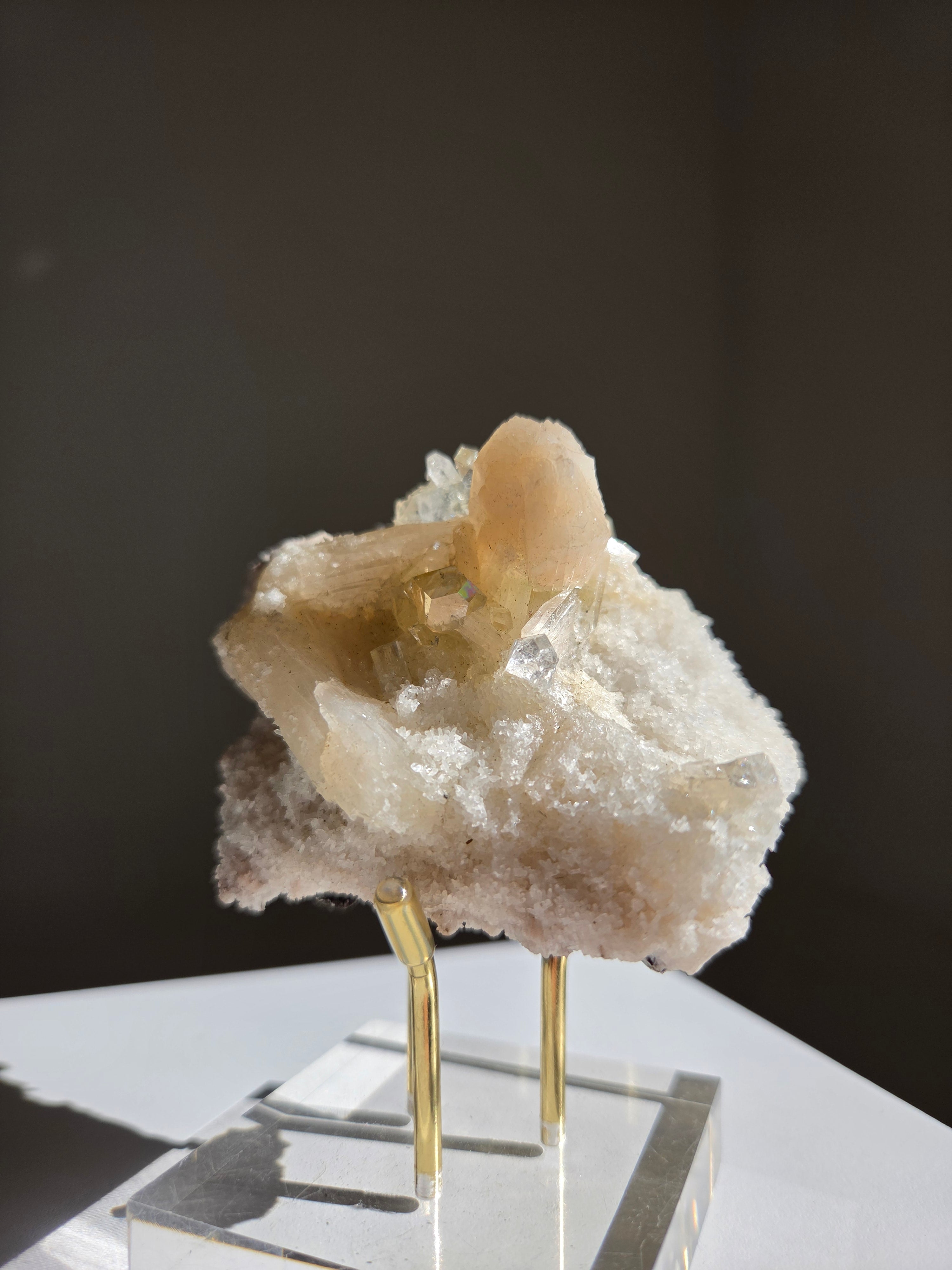 Apophyllite x Stilbite 001