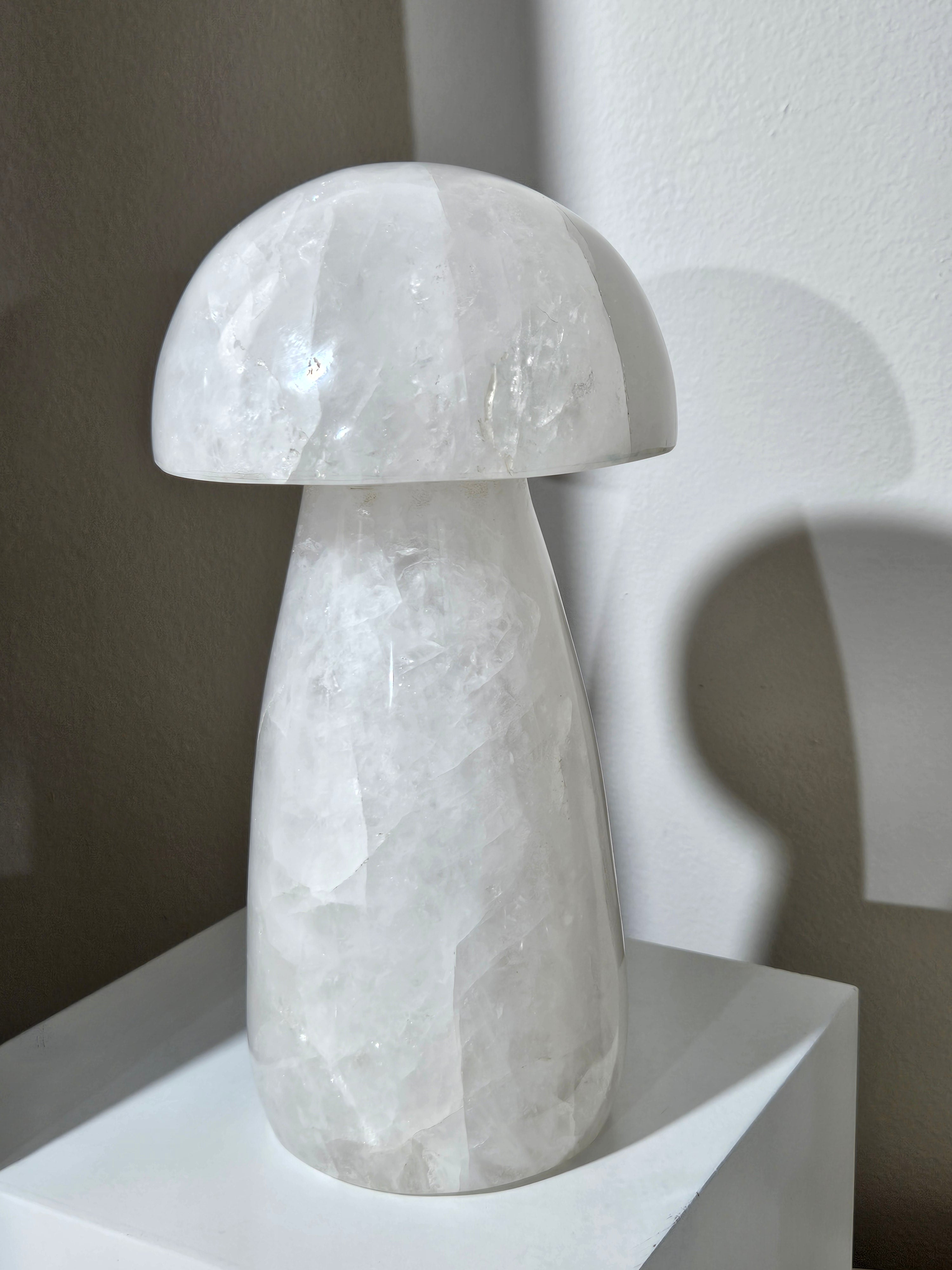Quartz Statement Mushroom