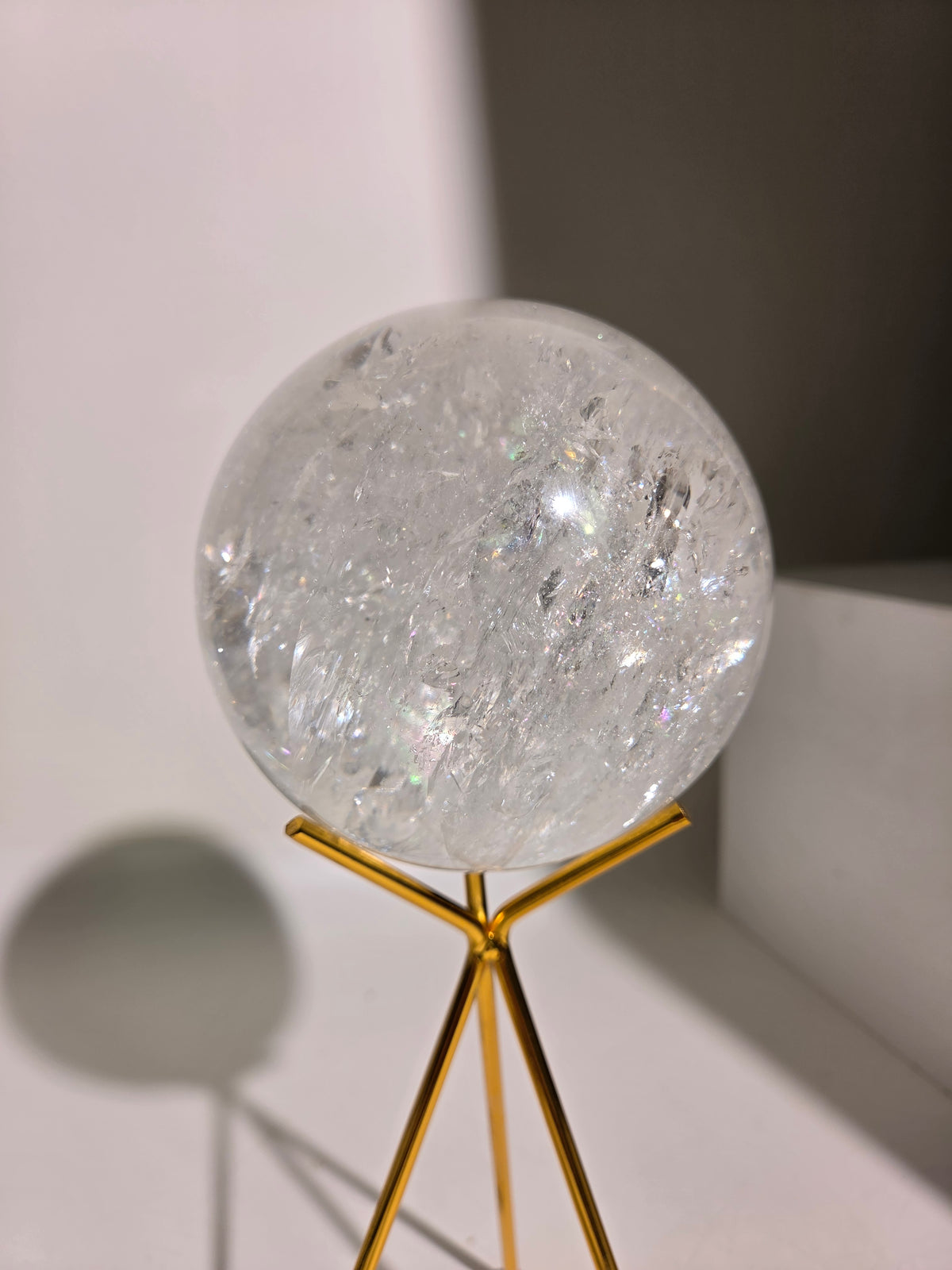 Quartz Sphere on Stand 004