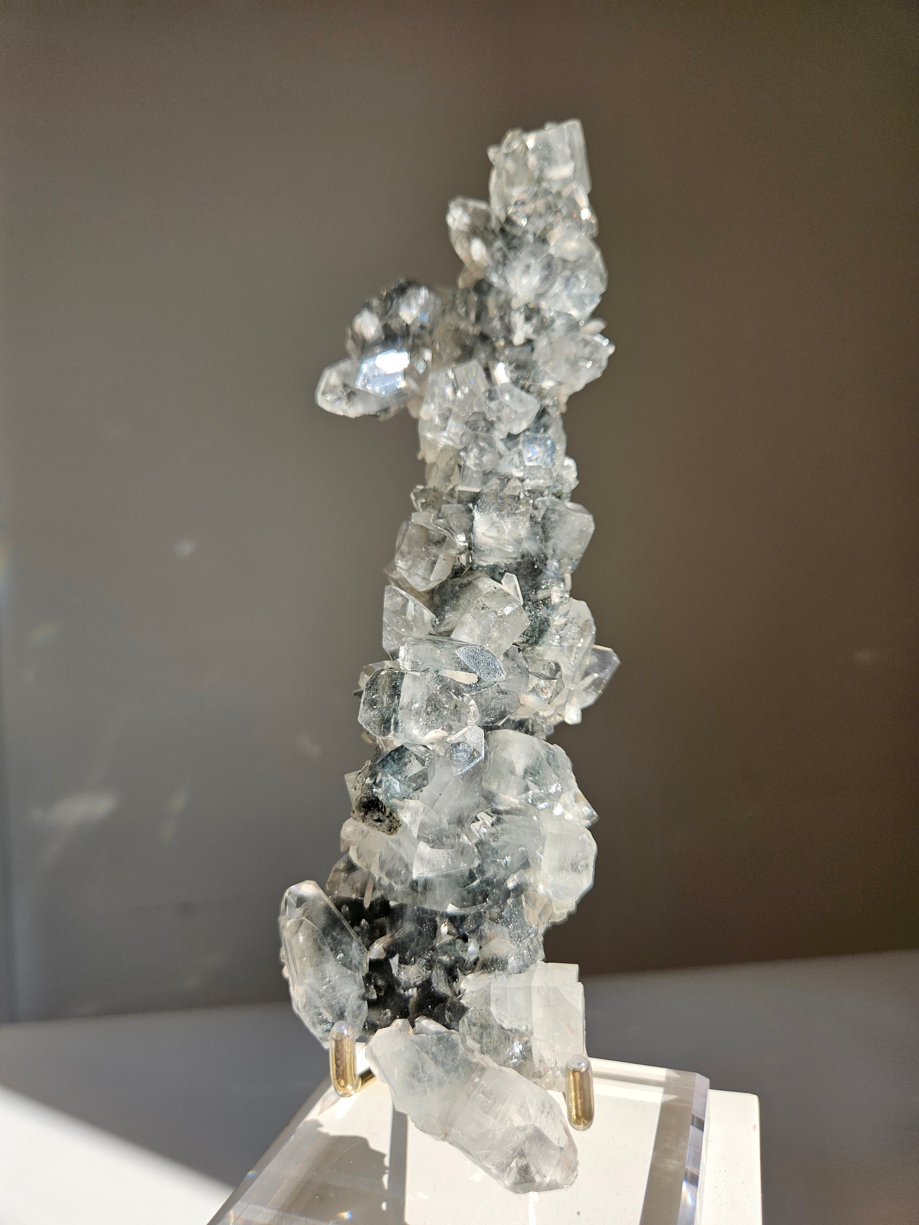Apophyllite on Black Chalcedony 027