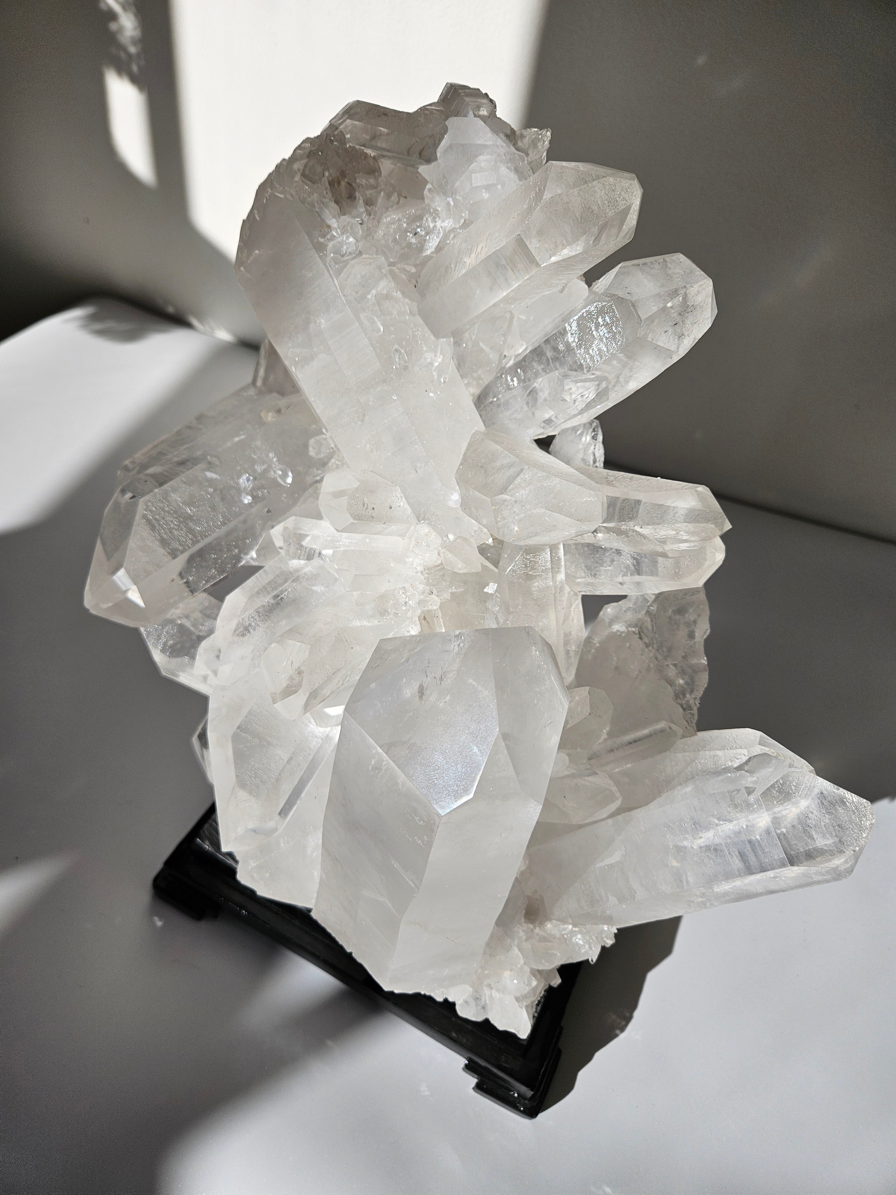 XL Quartz Cluster Statement