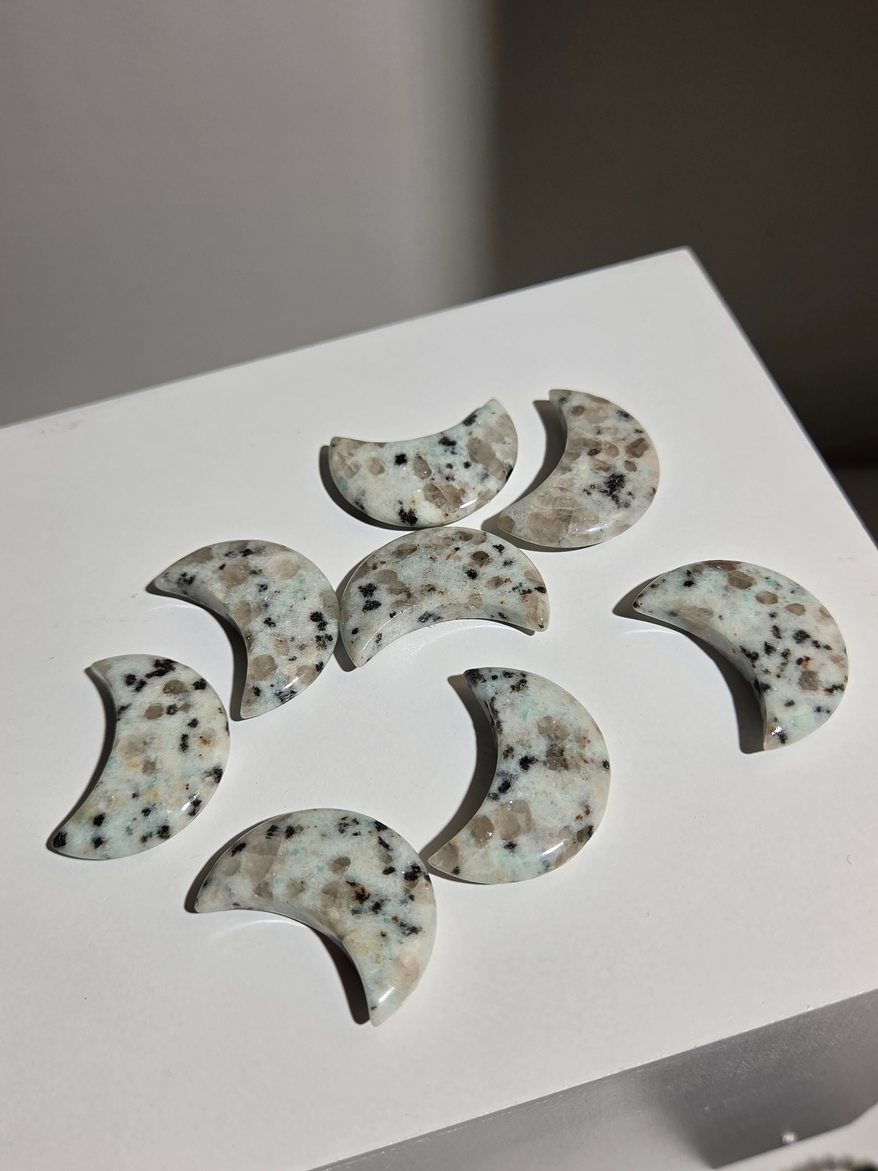 Kiwi Jasper Mini Moon