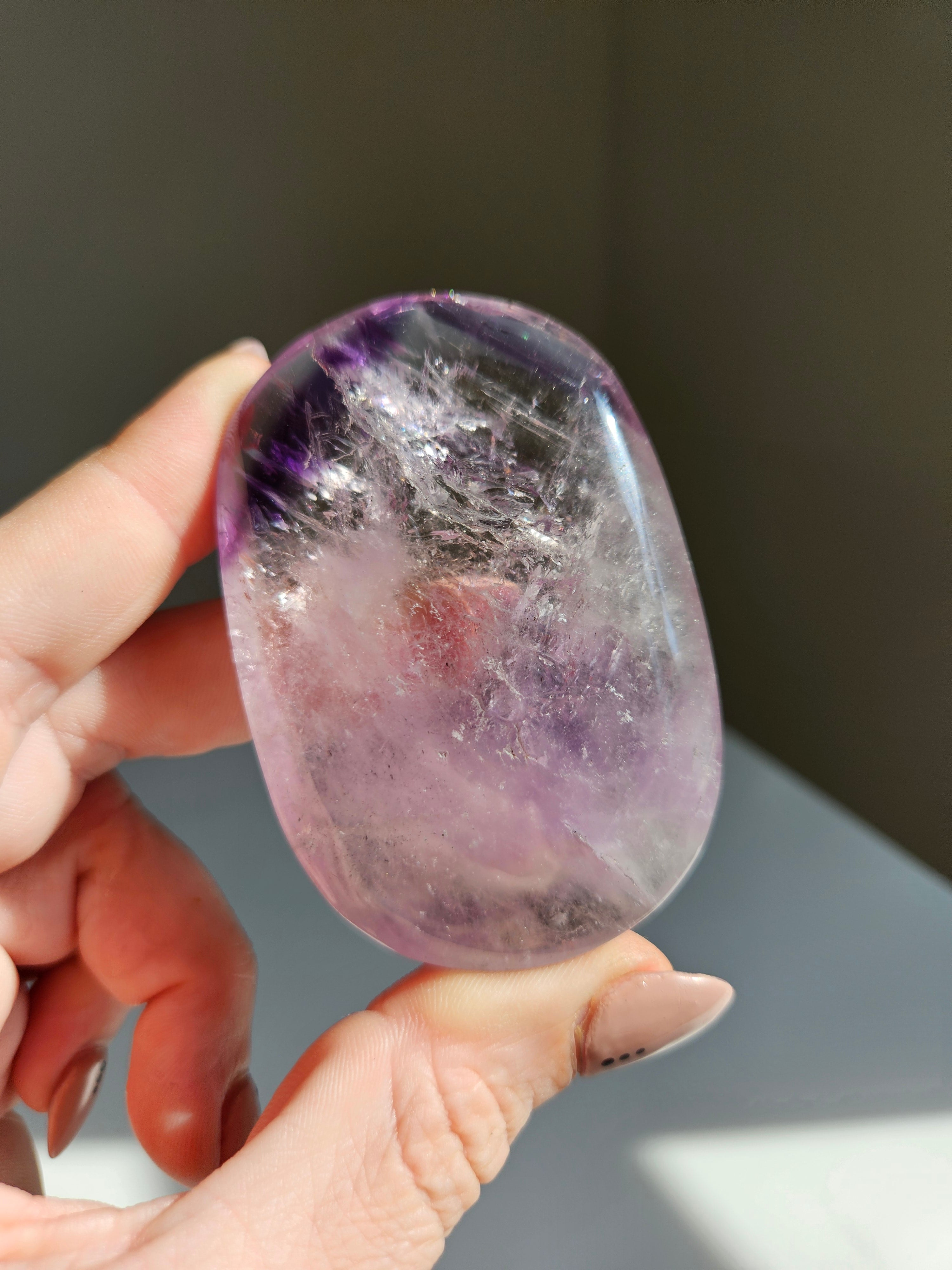 Phantom Amethyst palmstone 014