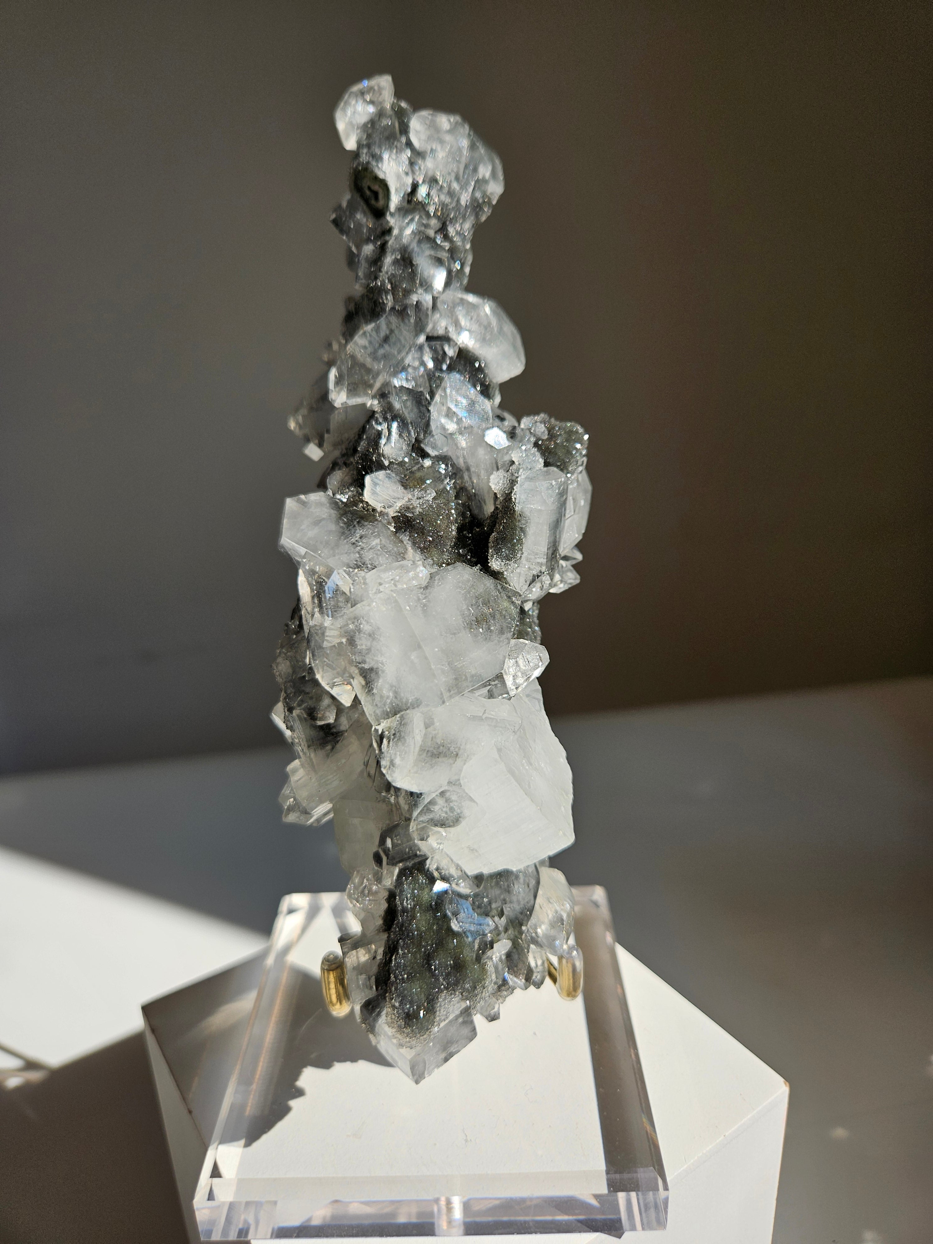 Apophyllite on Black Chalcedony 026