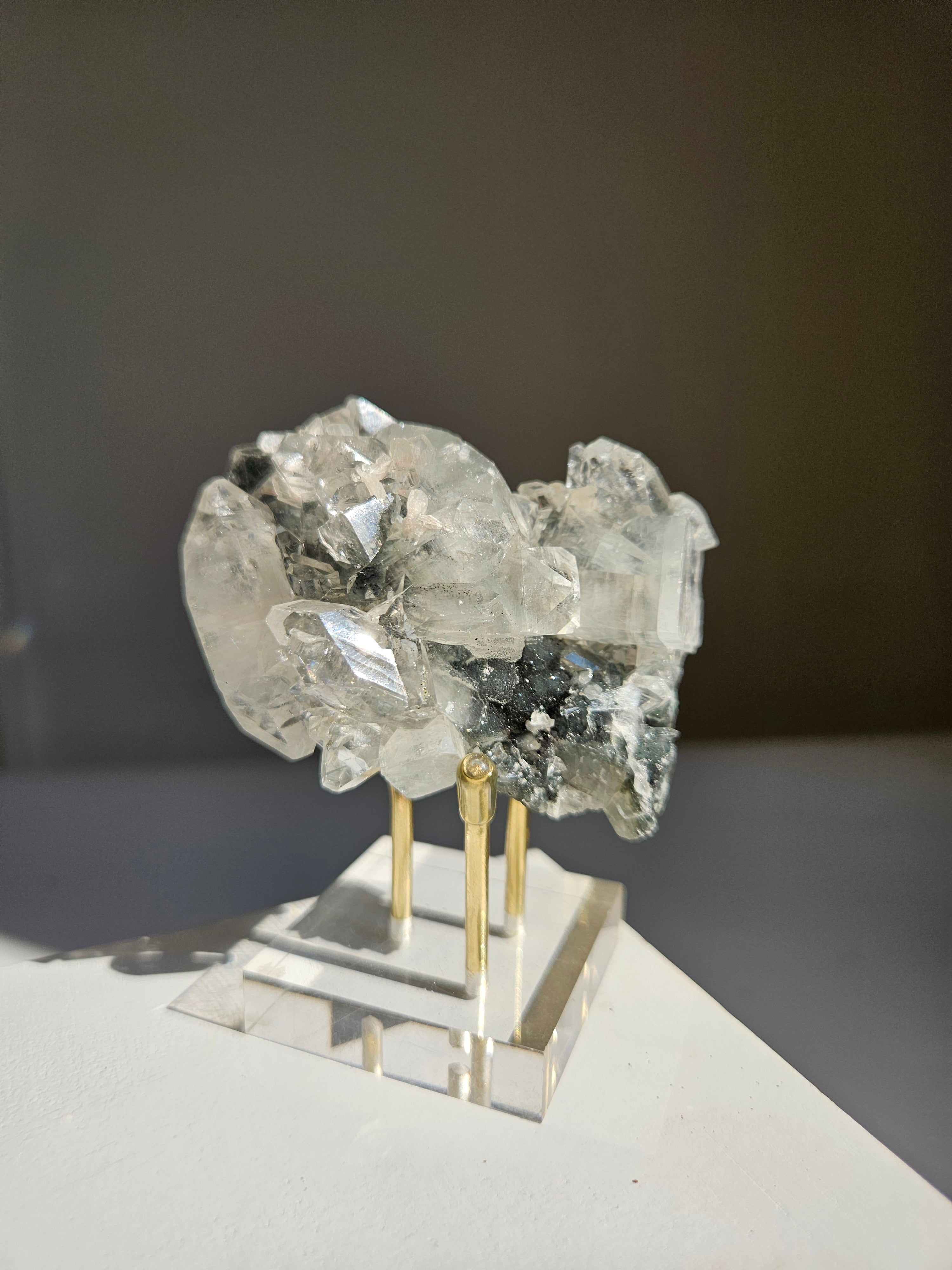 Apophyllite on Black Chalcedony 013