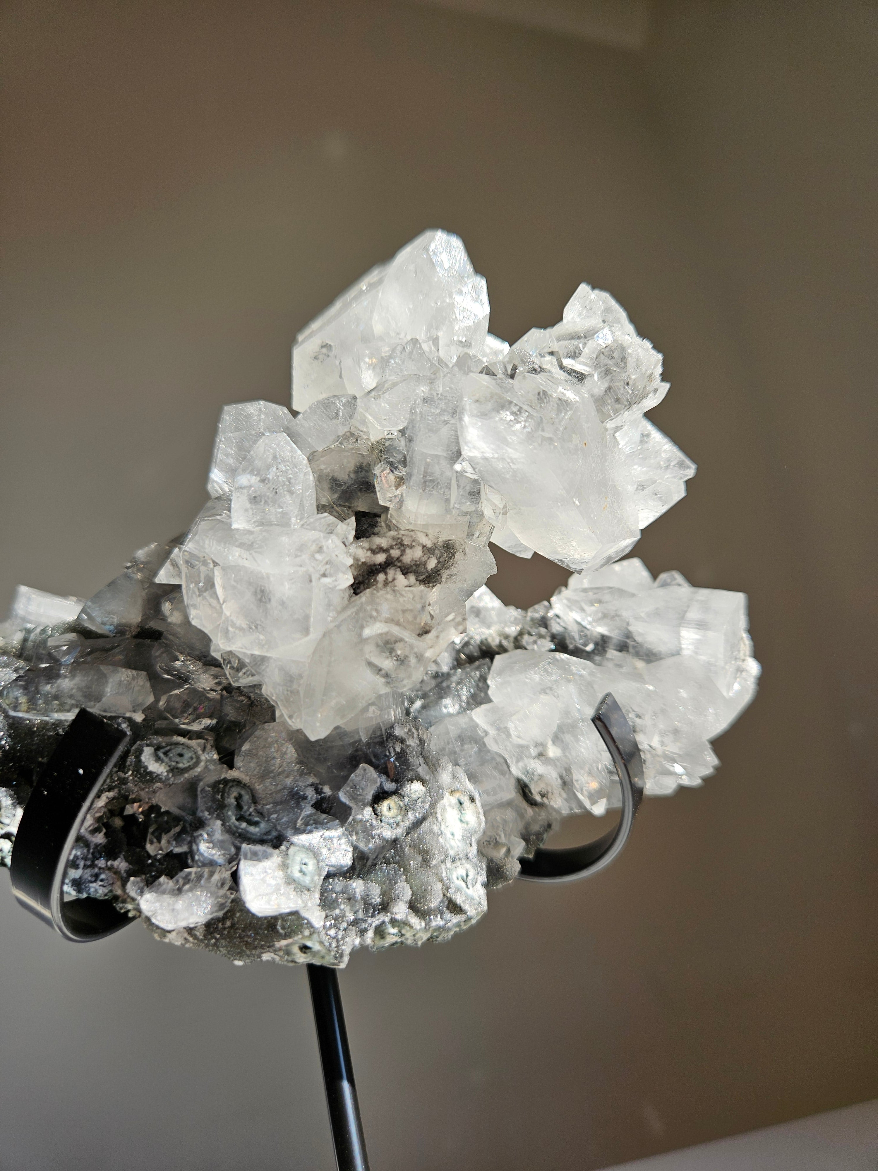 Apophyllite on Black Chalcedony 023