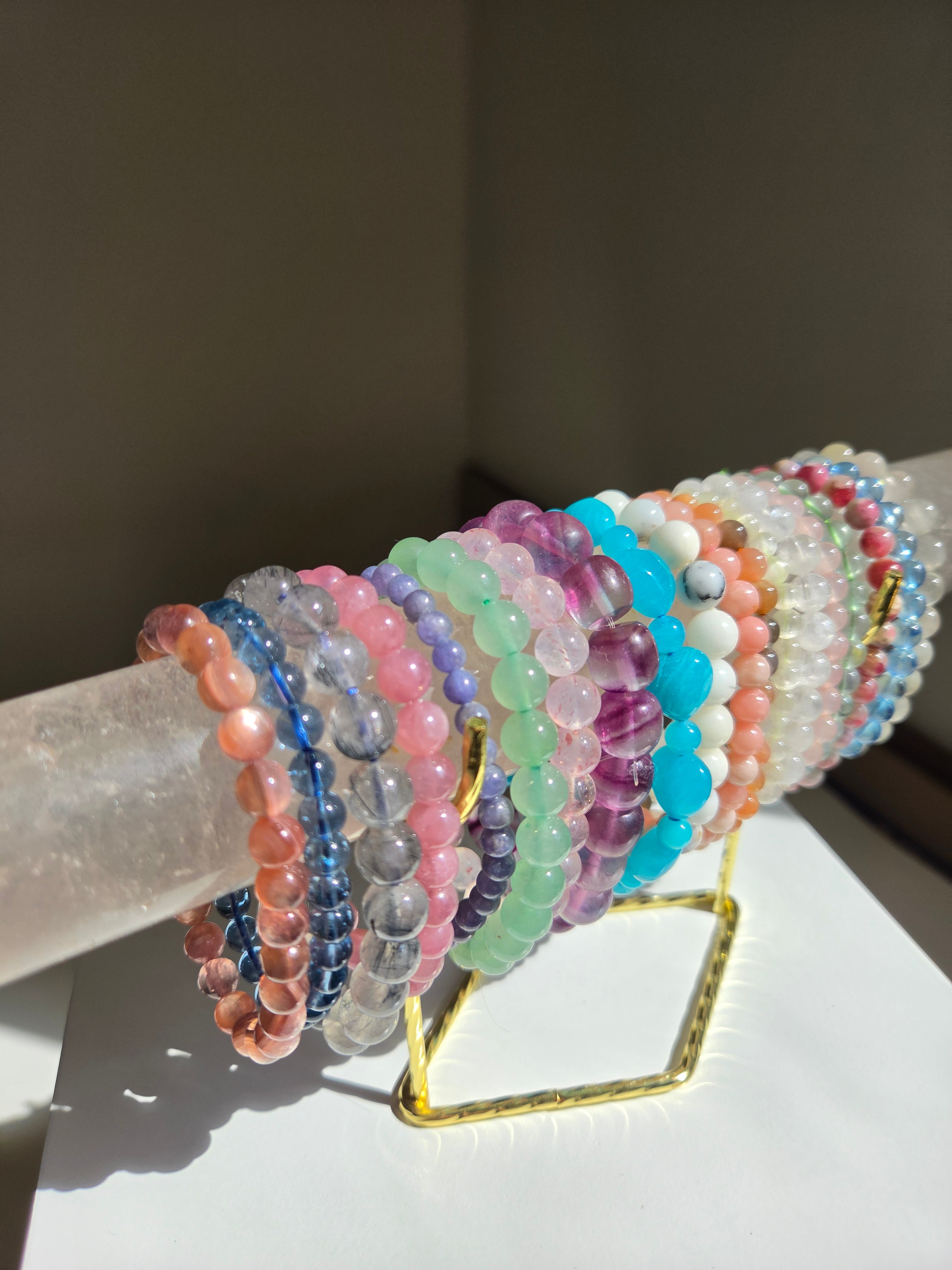 Quartz Bracelet Holder with Bracelet Bundle