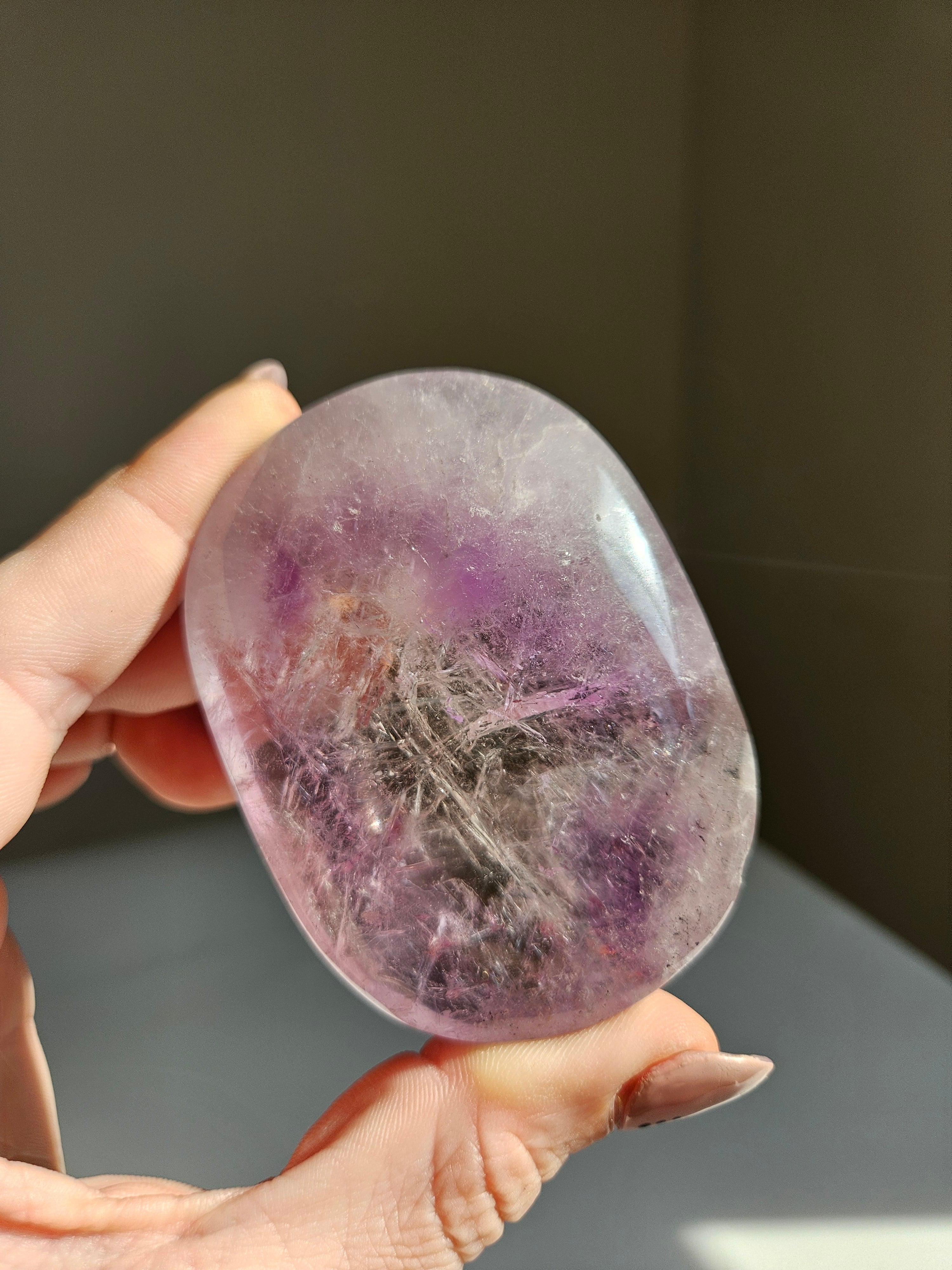 Phantom Amethyst palmstone 005